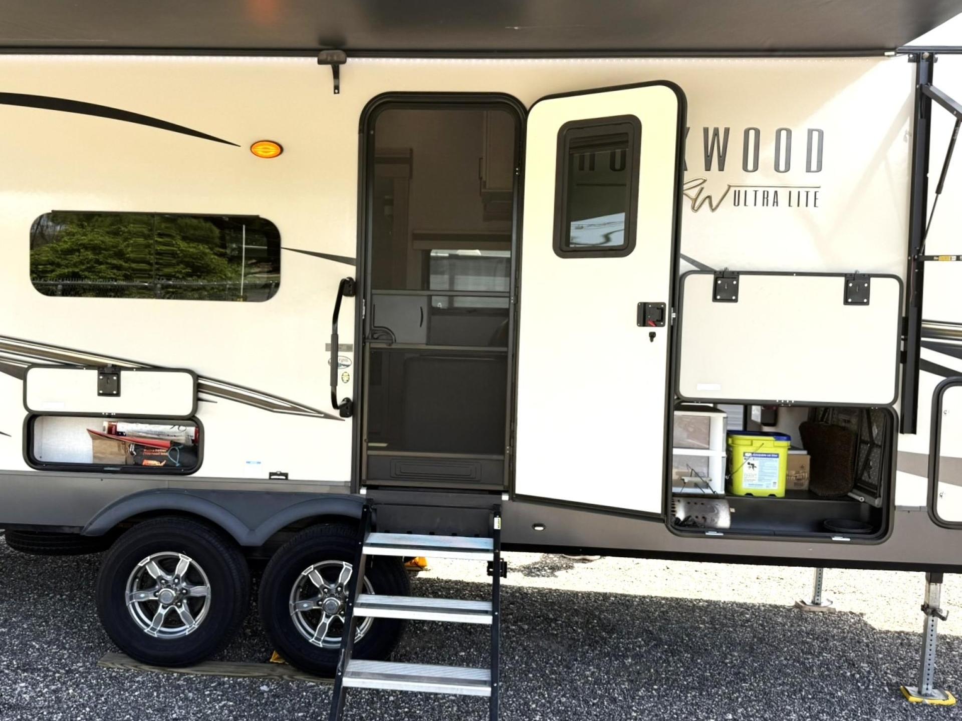 2022 FOREST RIVER ROCKWOOD ULTRA LITE 2622RK