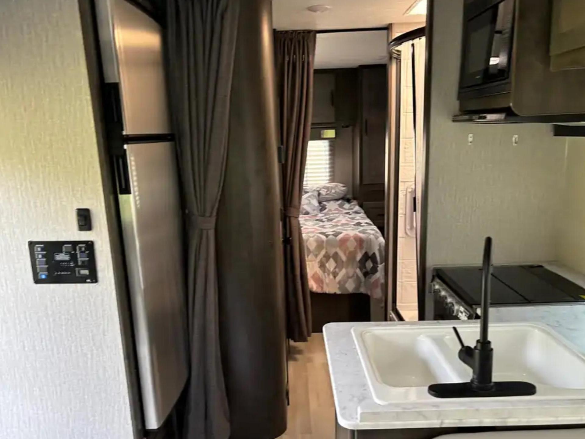 2020 COACHMEN LEPRECHAUN 319MB