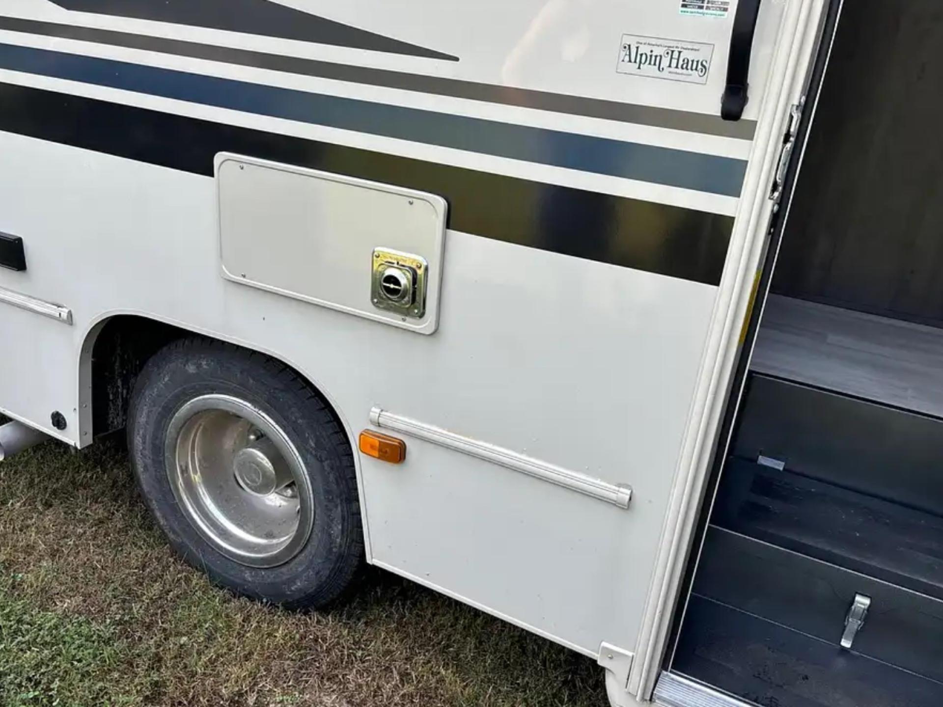 2020 COACHMEN LEPRECHAUN 319MB