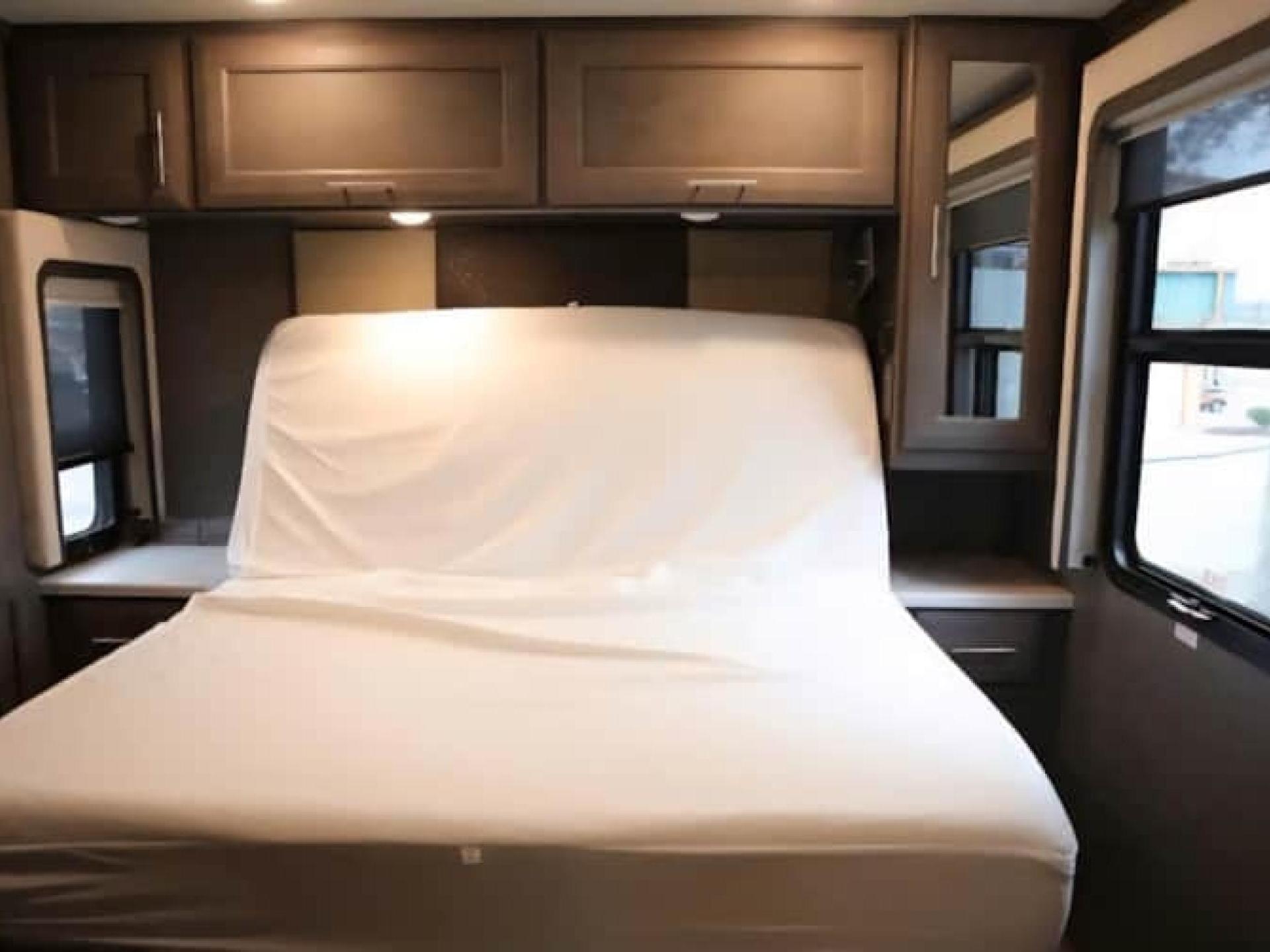 2022 THOR MOTOR COACH PALAZZO 33.6