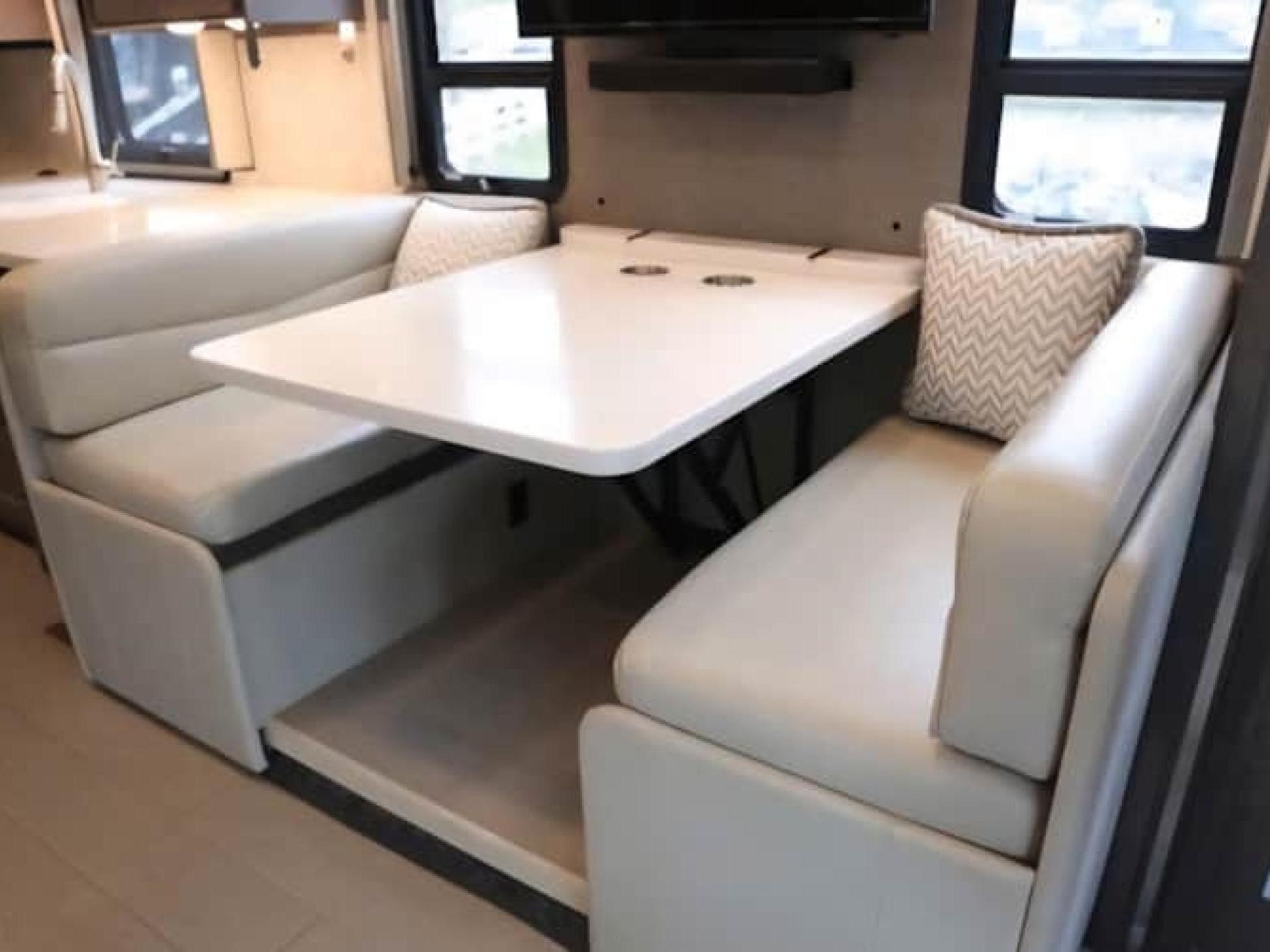 2022 THOR MOTOR COACH PALAZZO 33.6