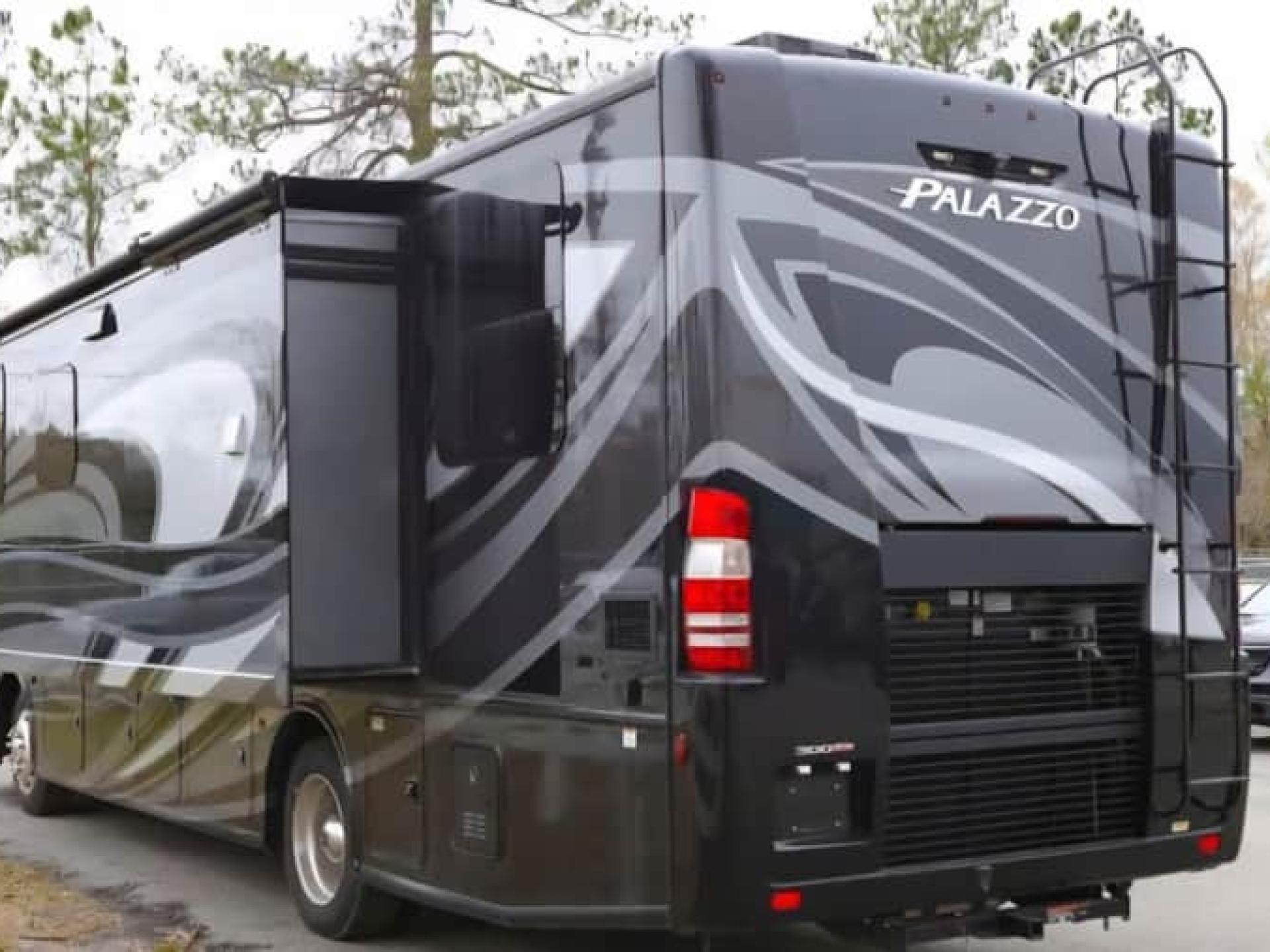 2022 THOR MOTOR COACH PALAZZO 33.6