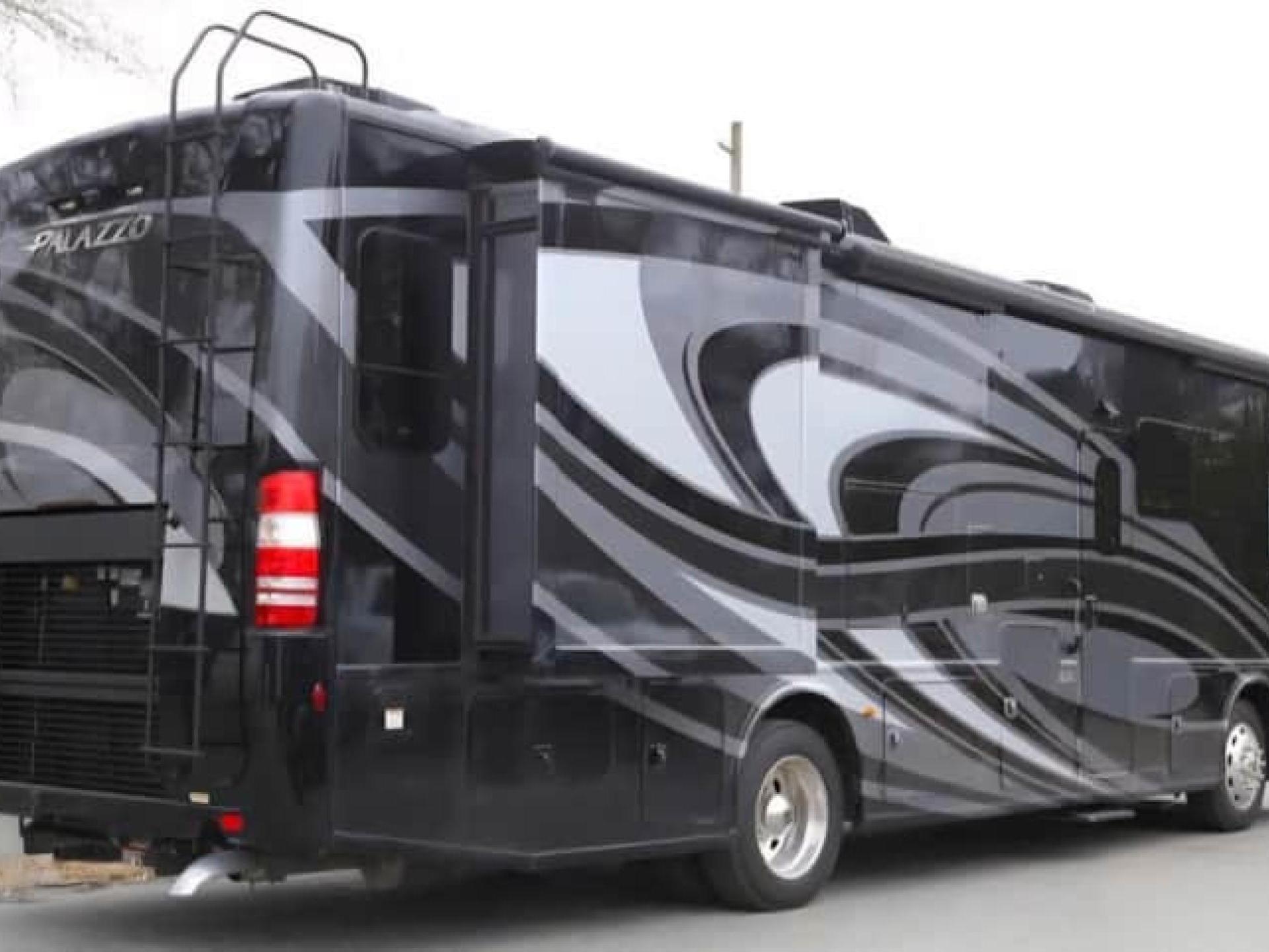 2022 THOR MOTOR COACH PALAZZO 33.6