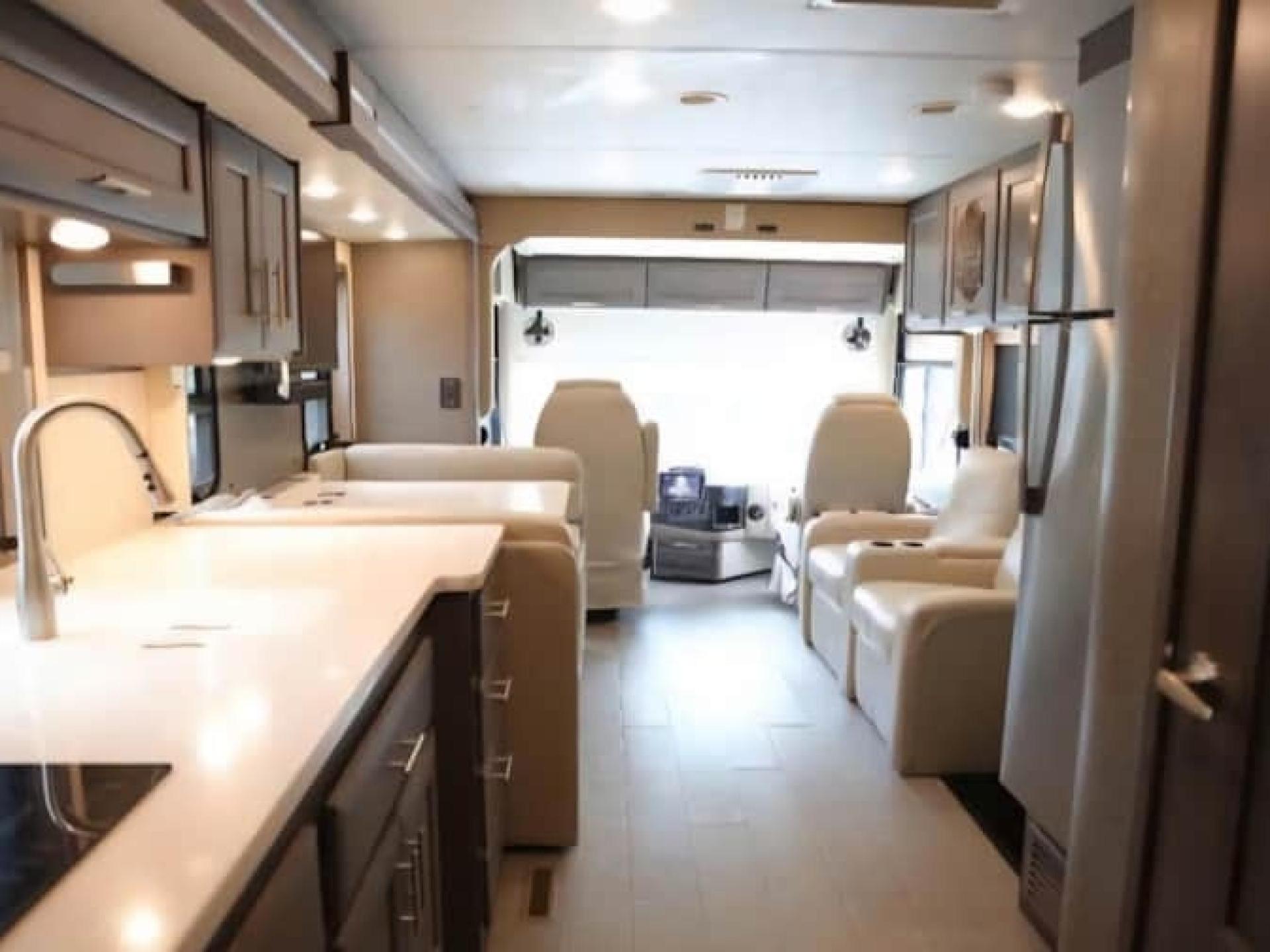2022 THOR MOTOR COACH PALAZZO 33.6