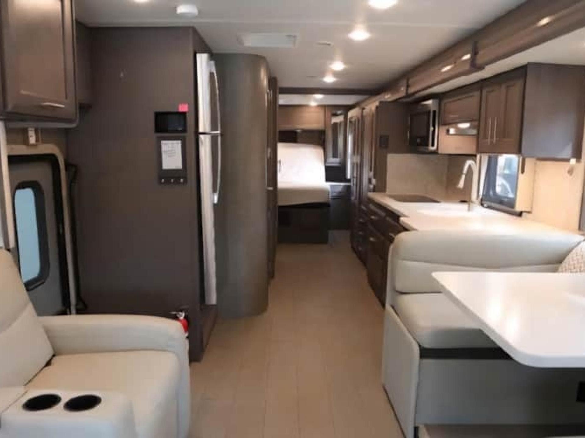 2022 THOR MOTOR COACH PALAZZO 33.6
