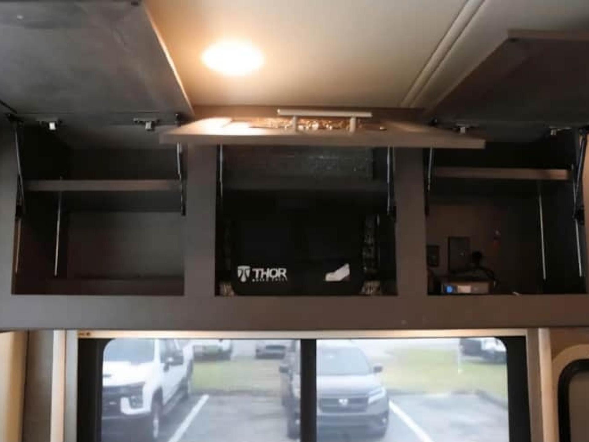 2022 THOR MOTOR COACH PALAZZO 33.6