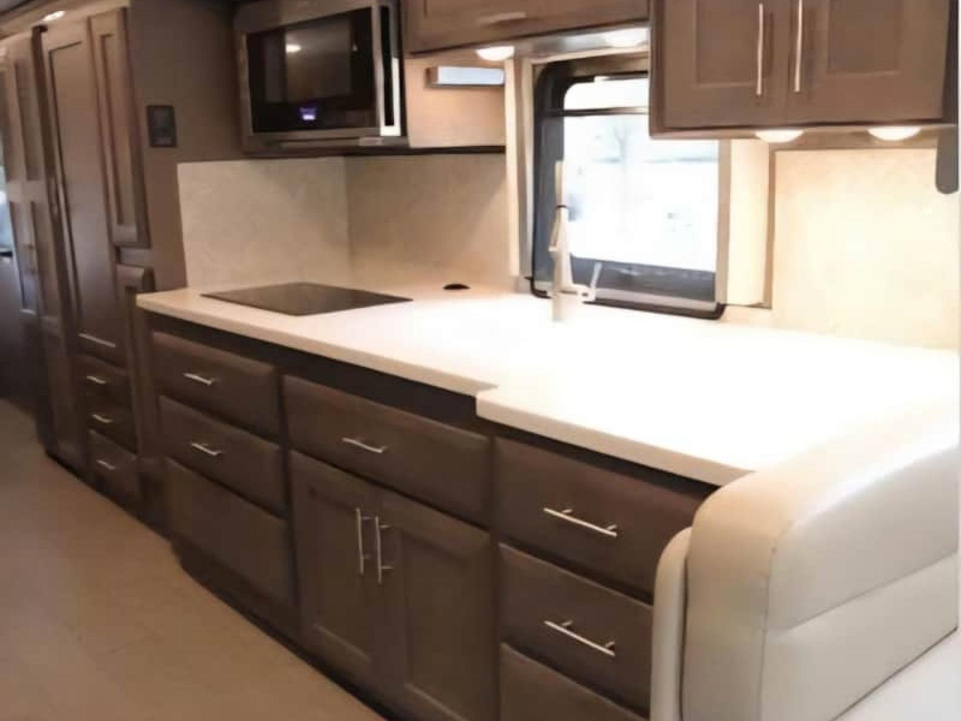 2022 THOR MOTOR COACH PALAZZO 33.6