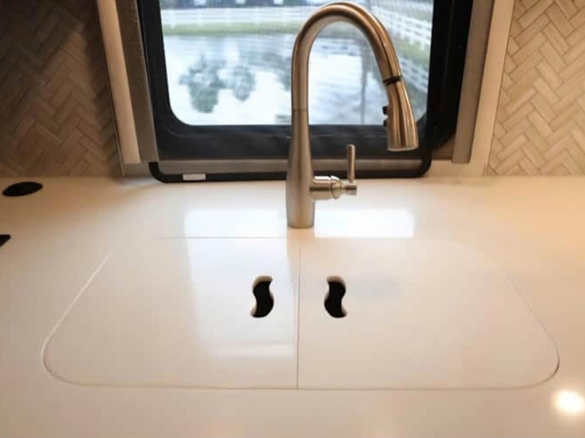2022 THOR MOTOR COACH PALAZZO 33.6