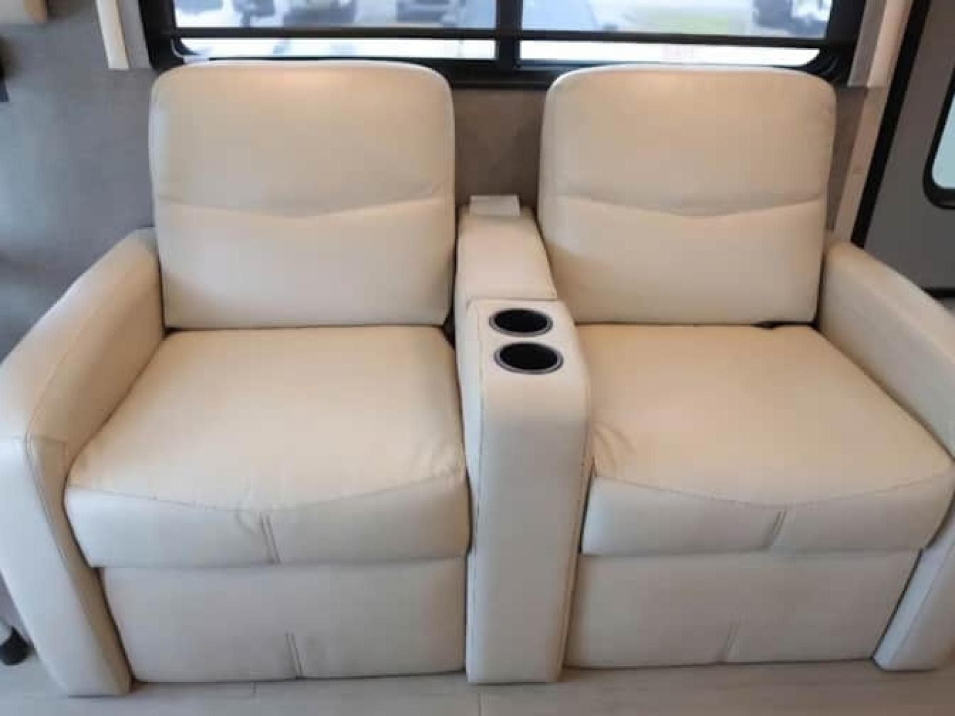 2022 THOR MOTOR COACH PALAZZO 33.6