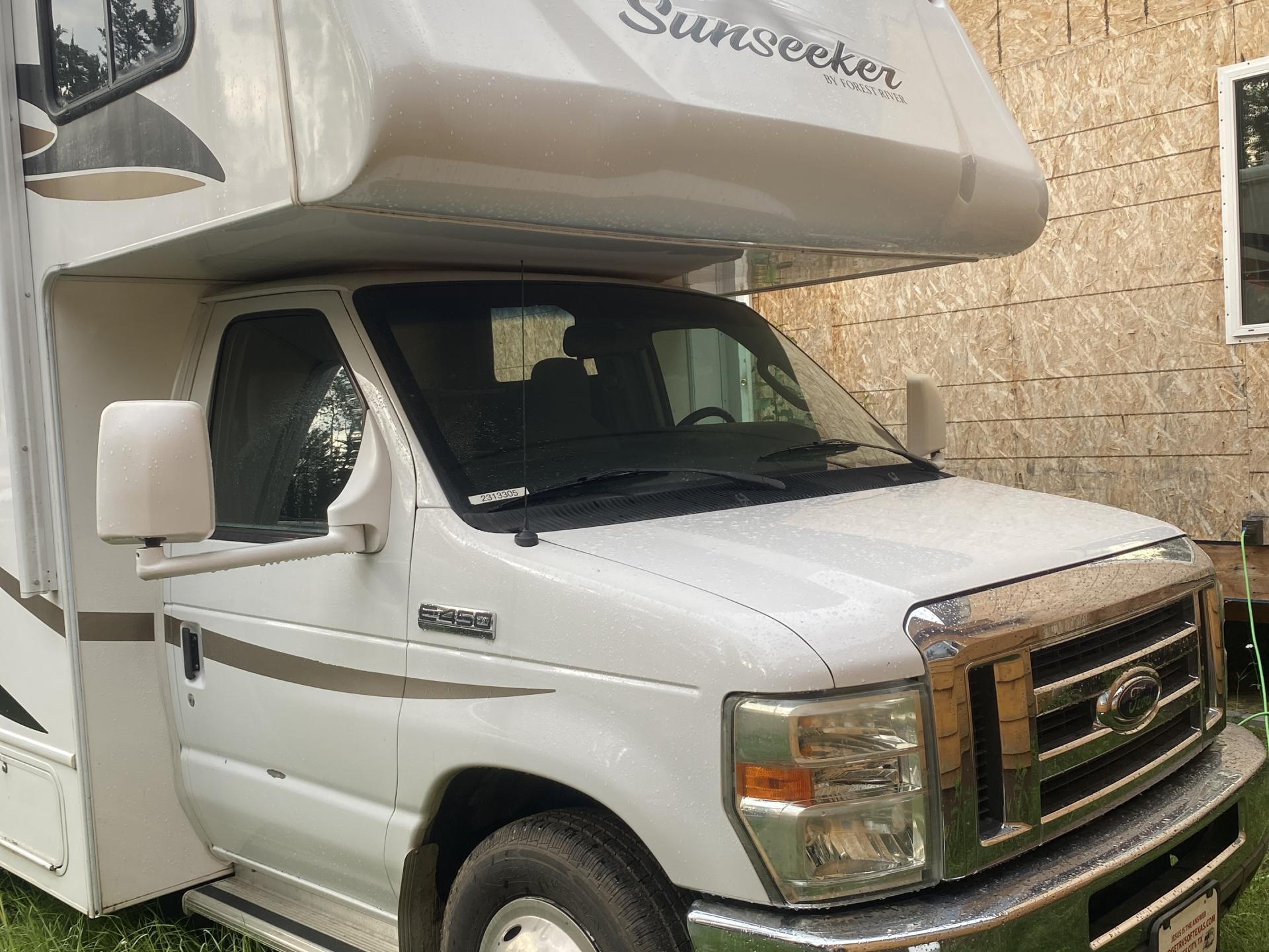 2011 FOREST RIVER SUNSEEKER 3120DS