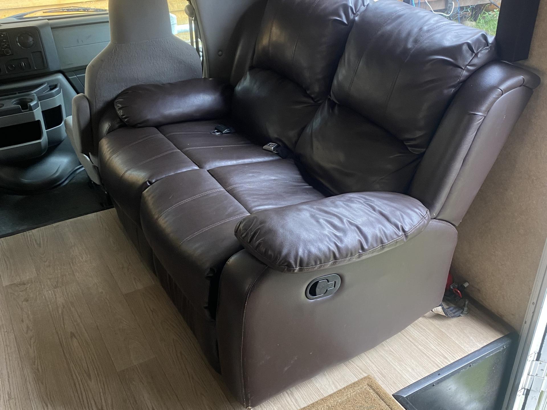 2011 FOREST RIVER SUNSEEKER 3120DS