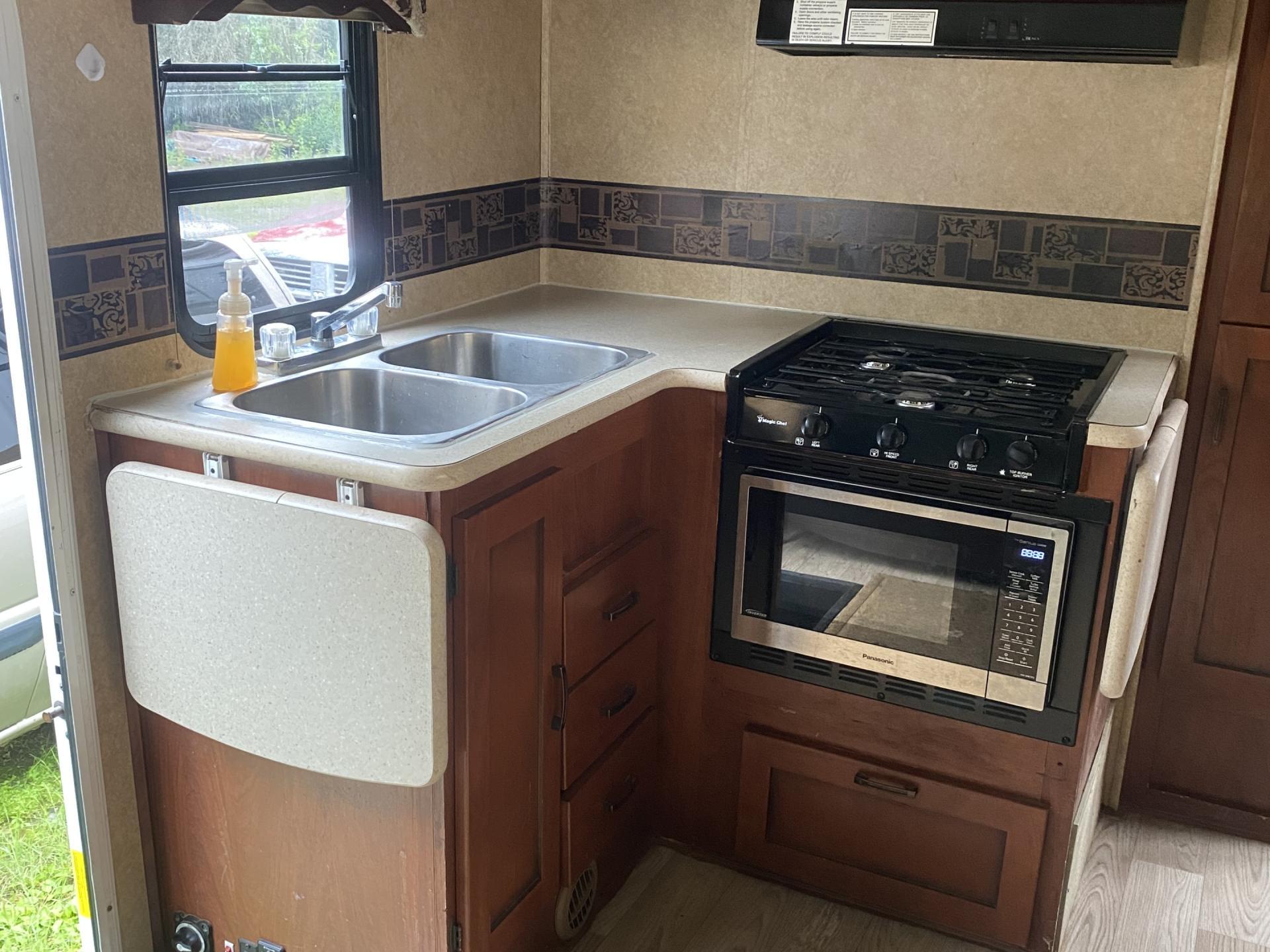 2011 FOREST RIVER SUNSEEKER 3120DS