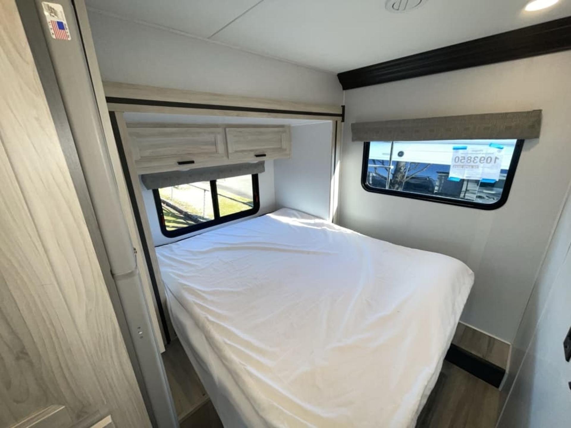 2023 FOREST RIVER SUNSEEKER 2550DSLE Ford