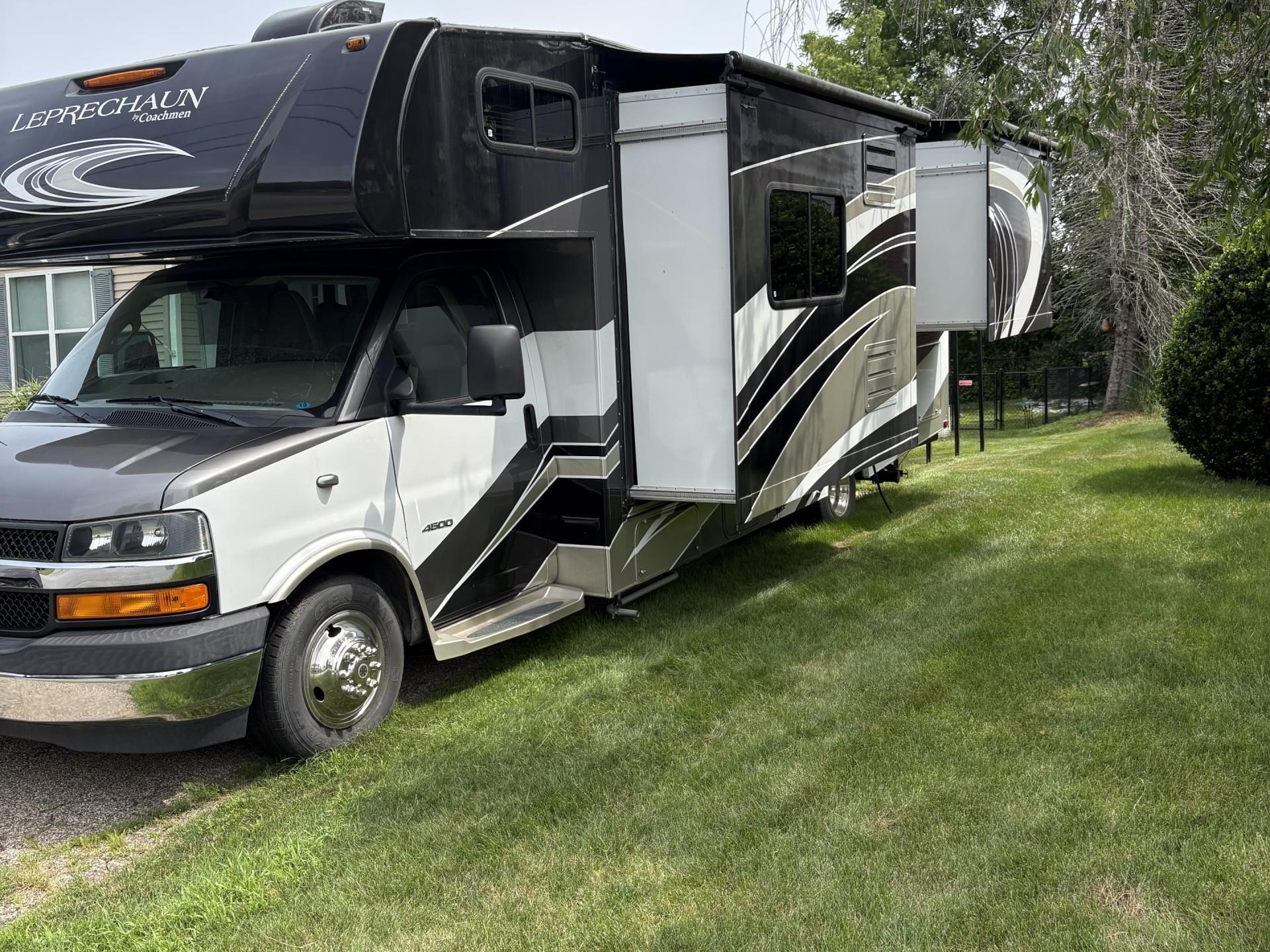 2018 COACHMEN LEPRECHAUN 260DS