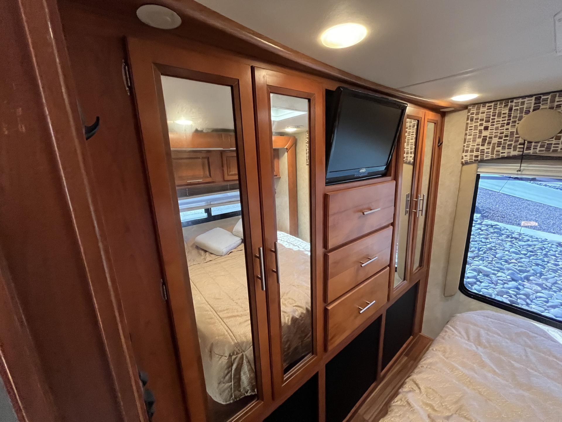 2013 COACHMEN CONCORD 300TS