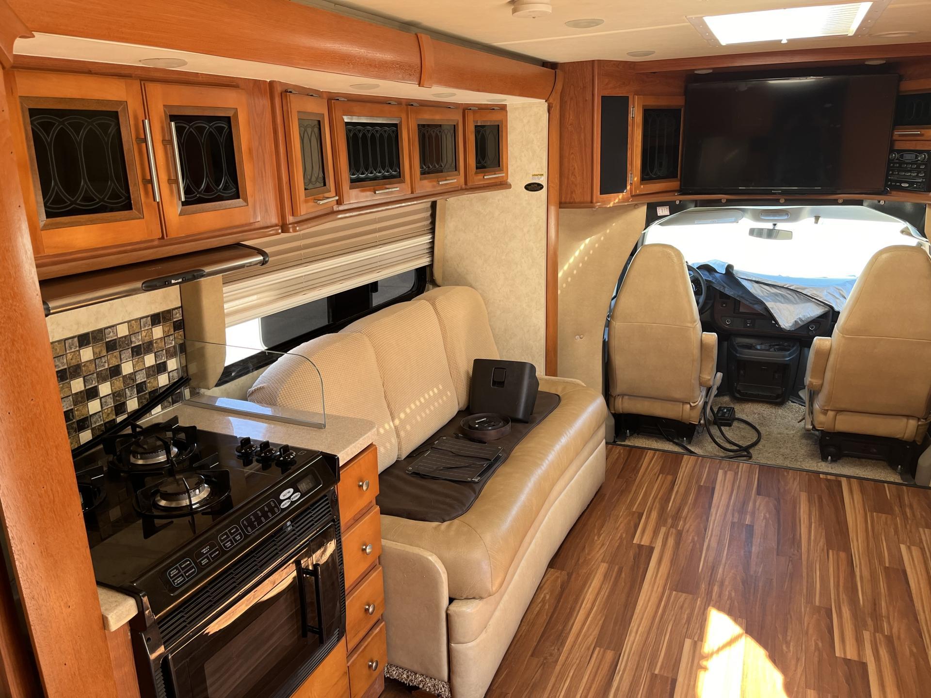 2013 COACHMEN CONCORD 300TS