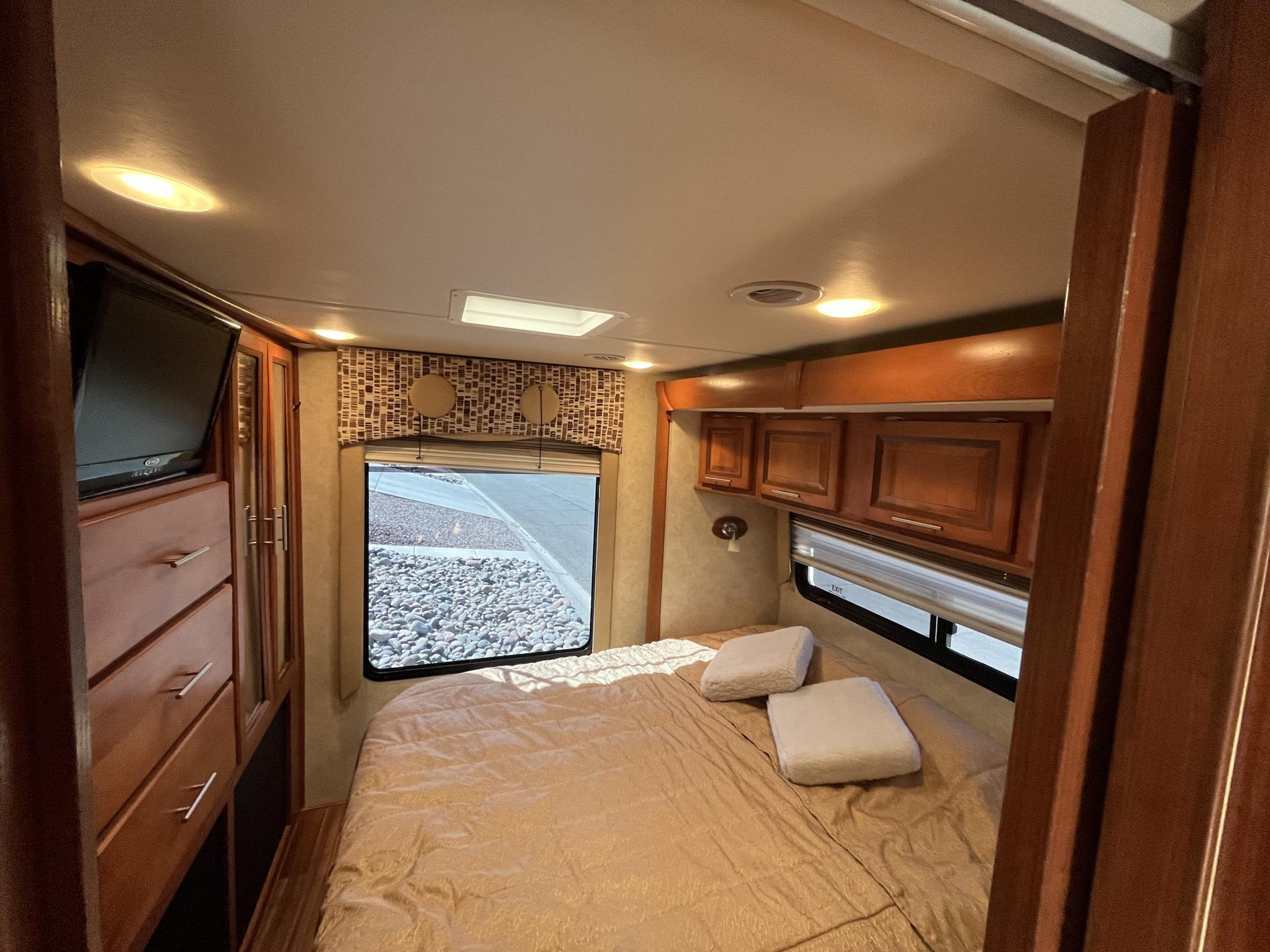 2013 COACHMEN CONCORD 300TS