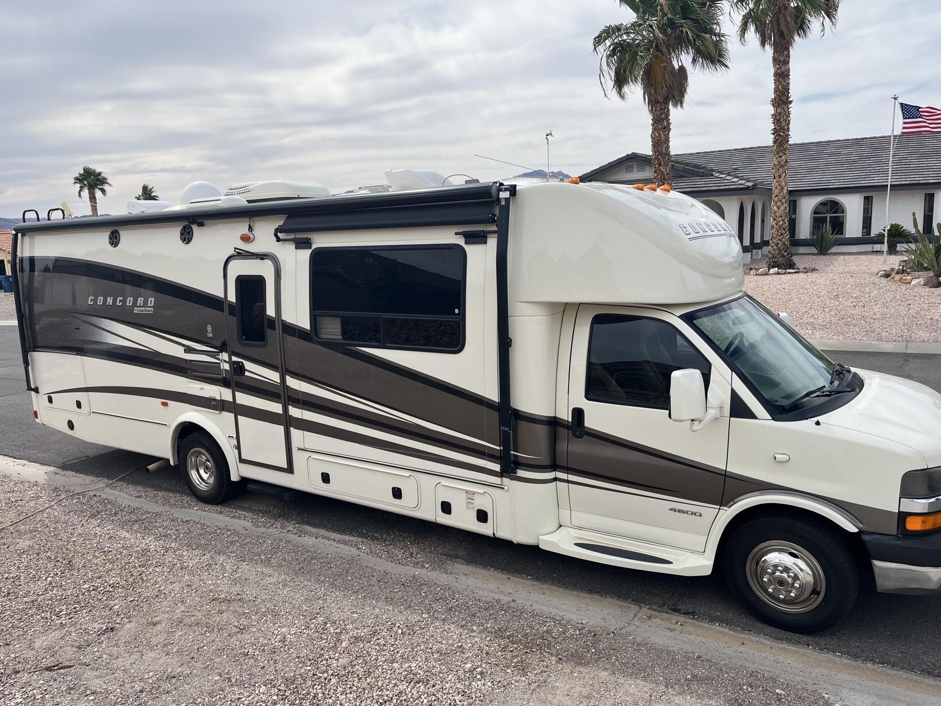 2013 COACHMEN CONCORD 300TS