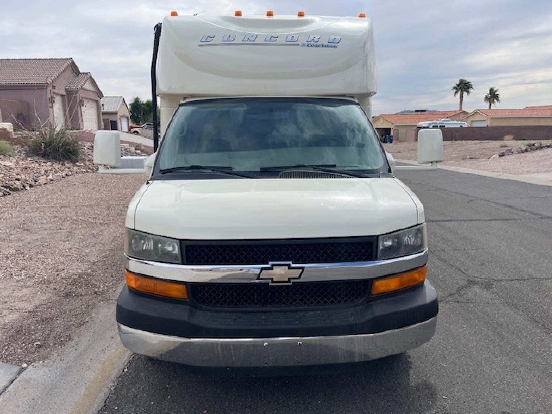 2013 COACHMEN CONCORD 300TS
