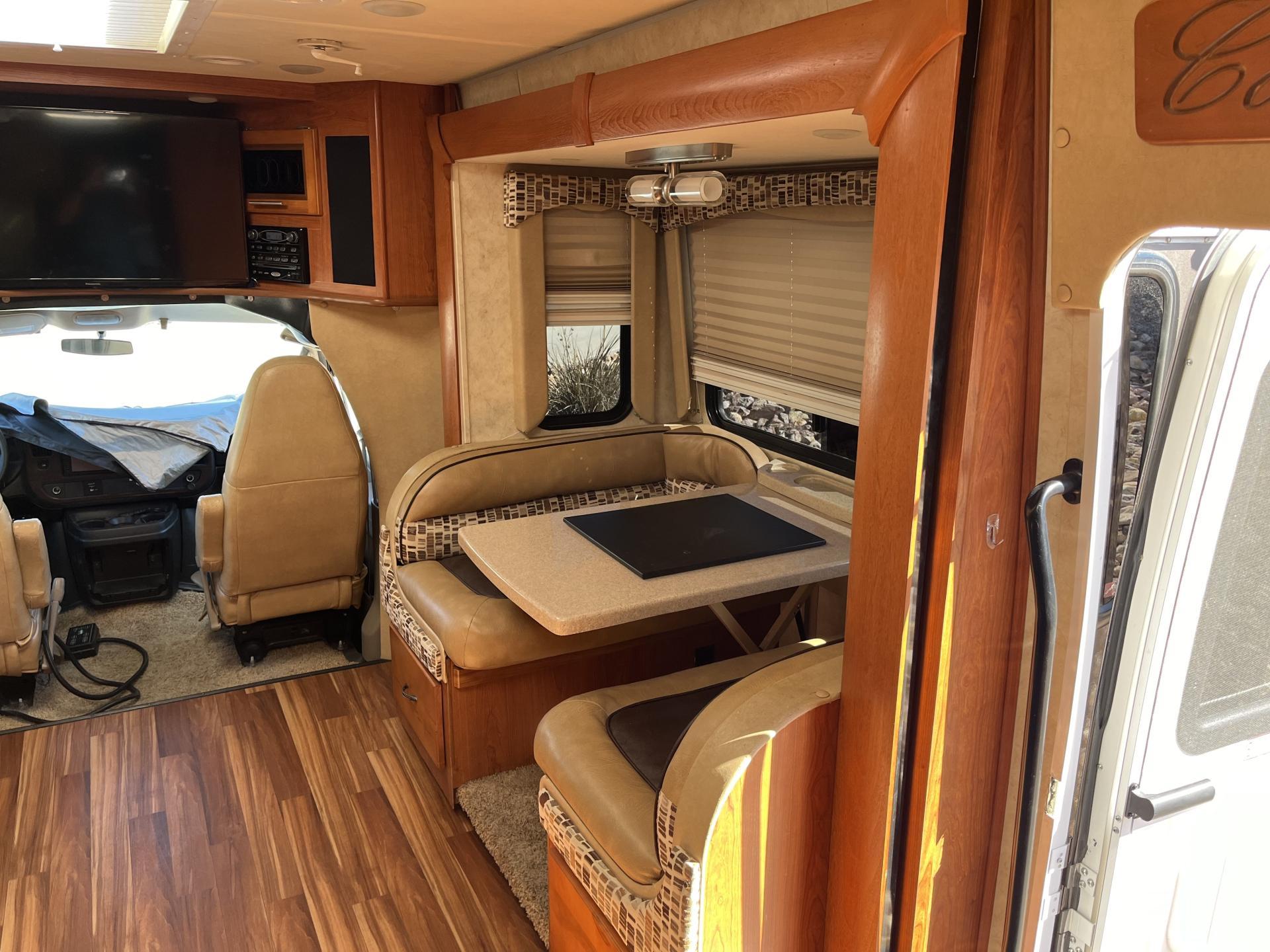 2013 COACHMEN CONCORD 300TS