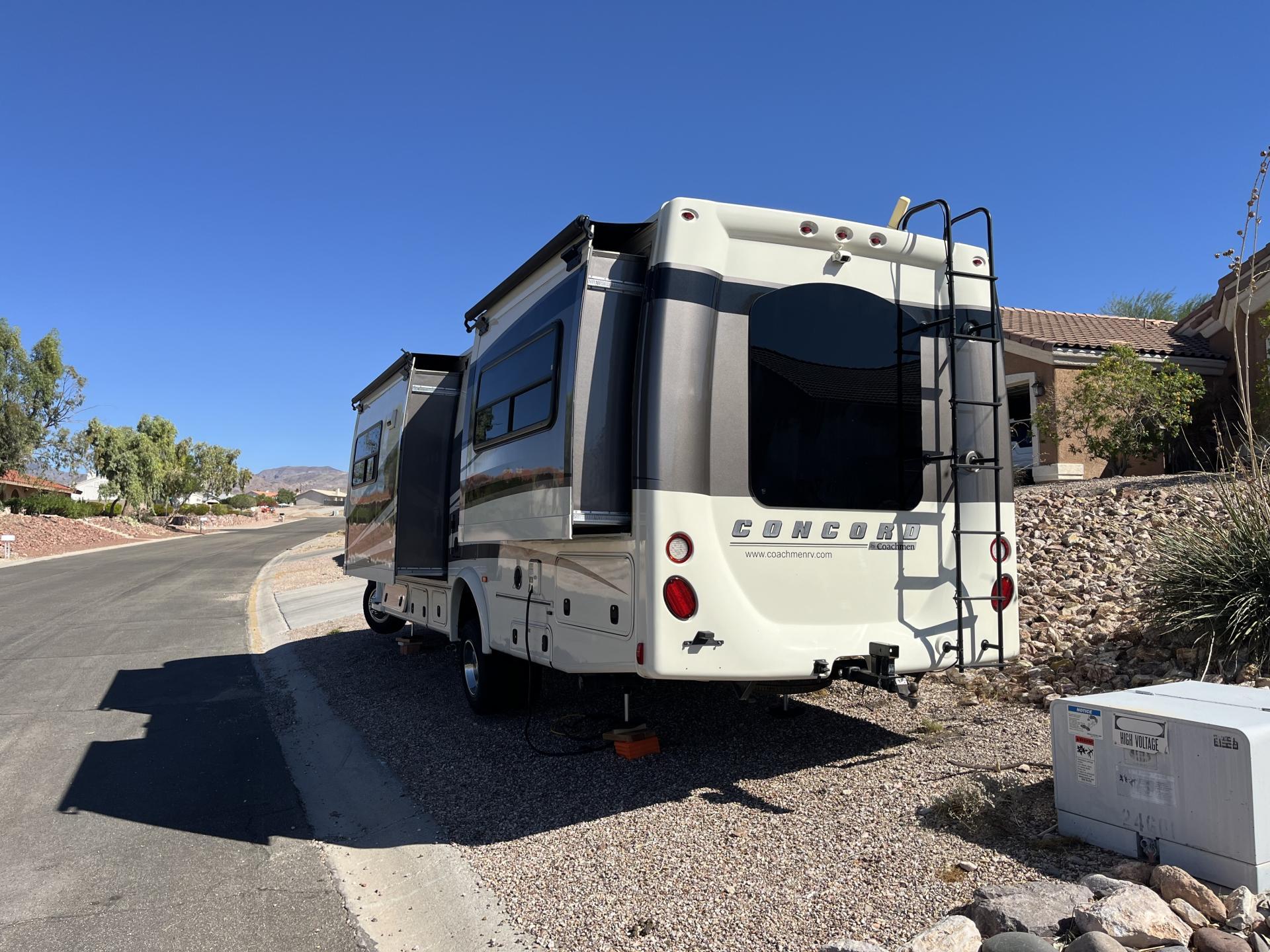 2013 COACHMEN CONCORD 300TS