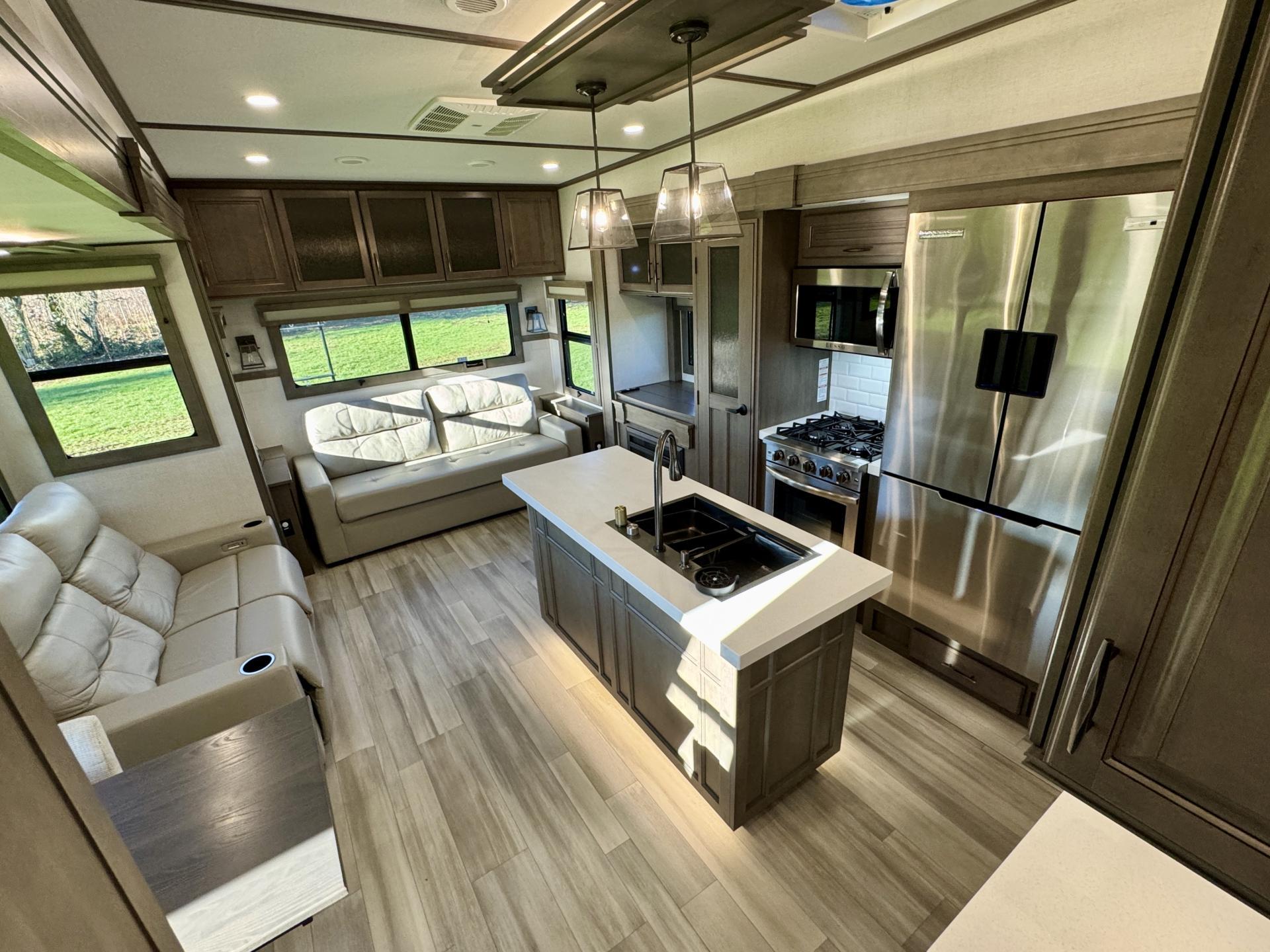 2025 GRAND DESIGN SOLITUDE 378MBS