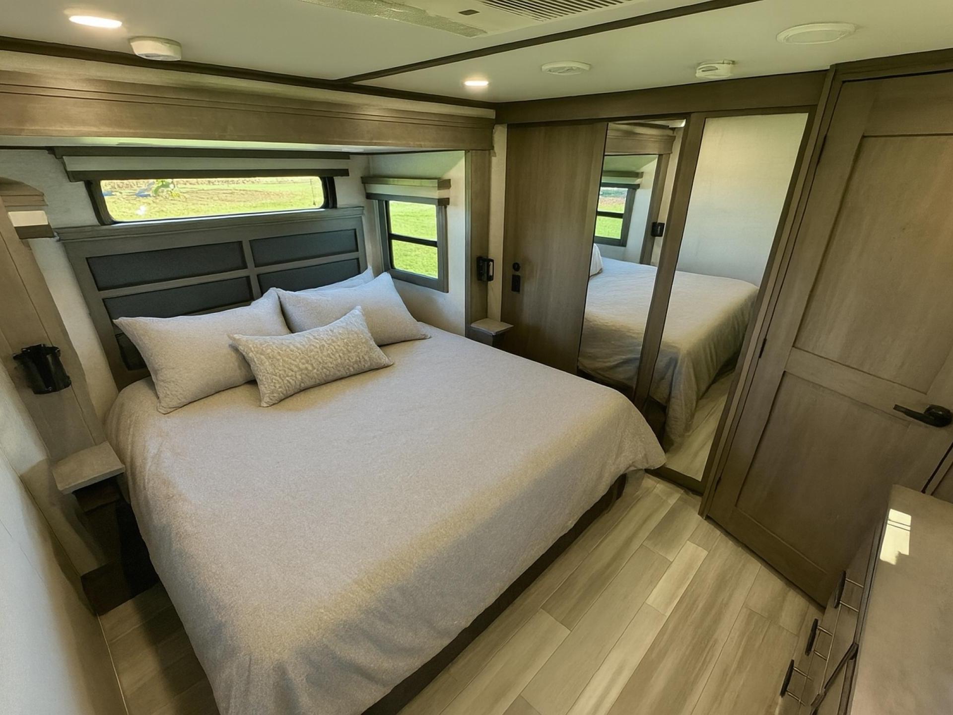 2025 GRAND DESIGN SOLITUDE 378MBS