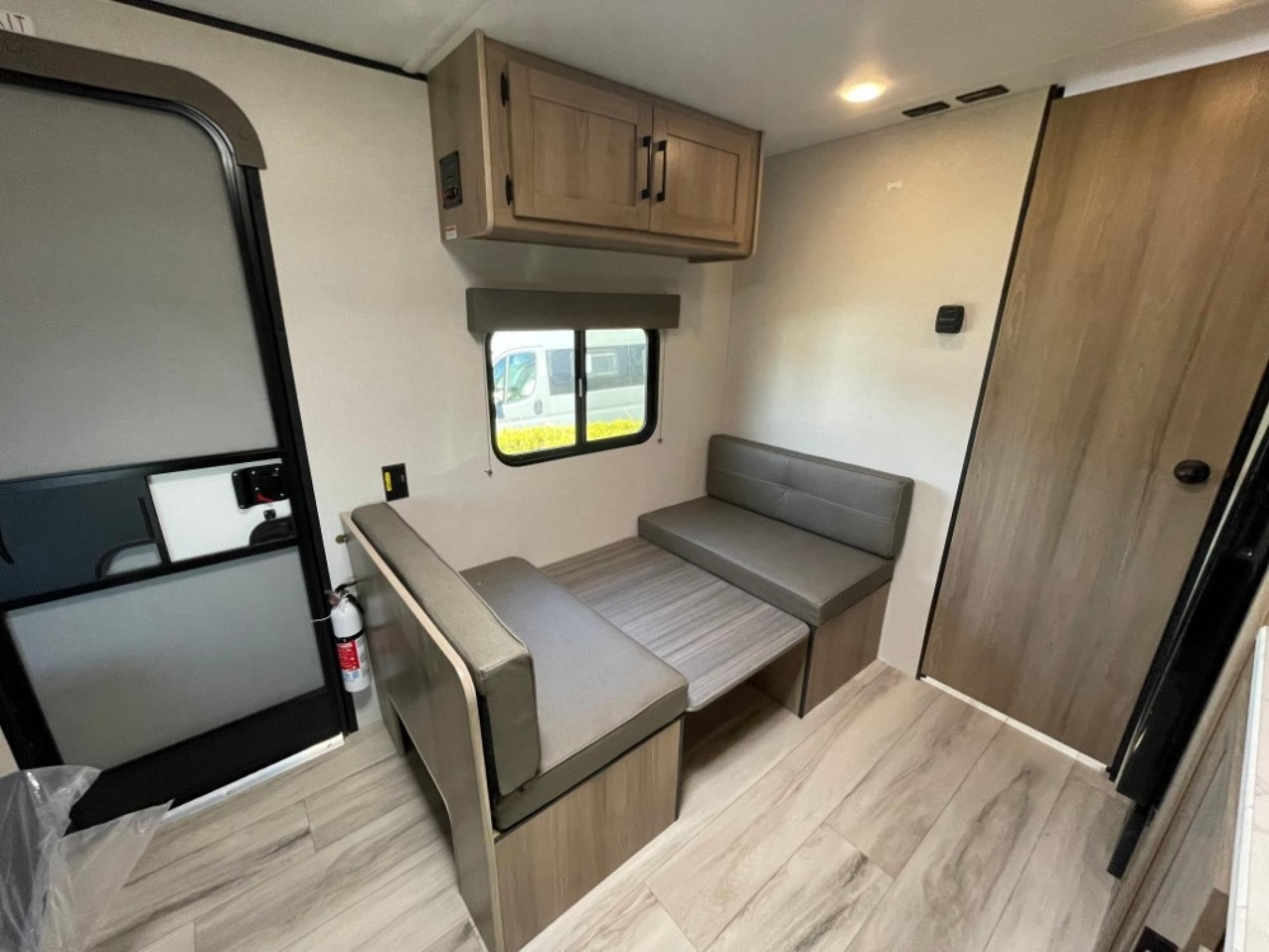 2025 COLEMAN Lantern 17r