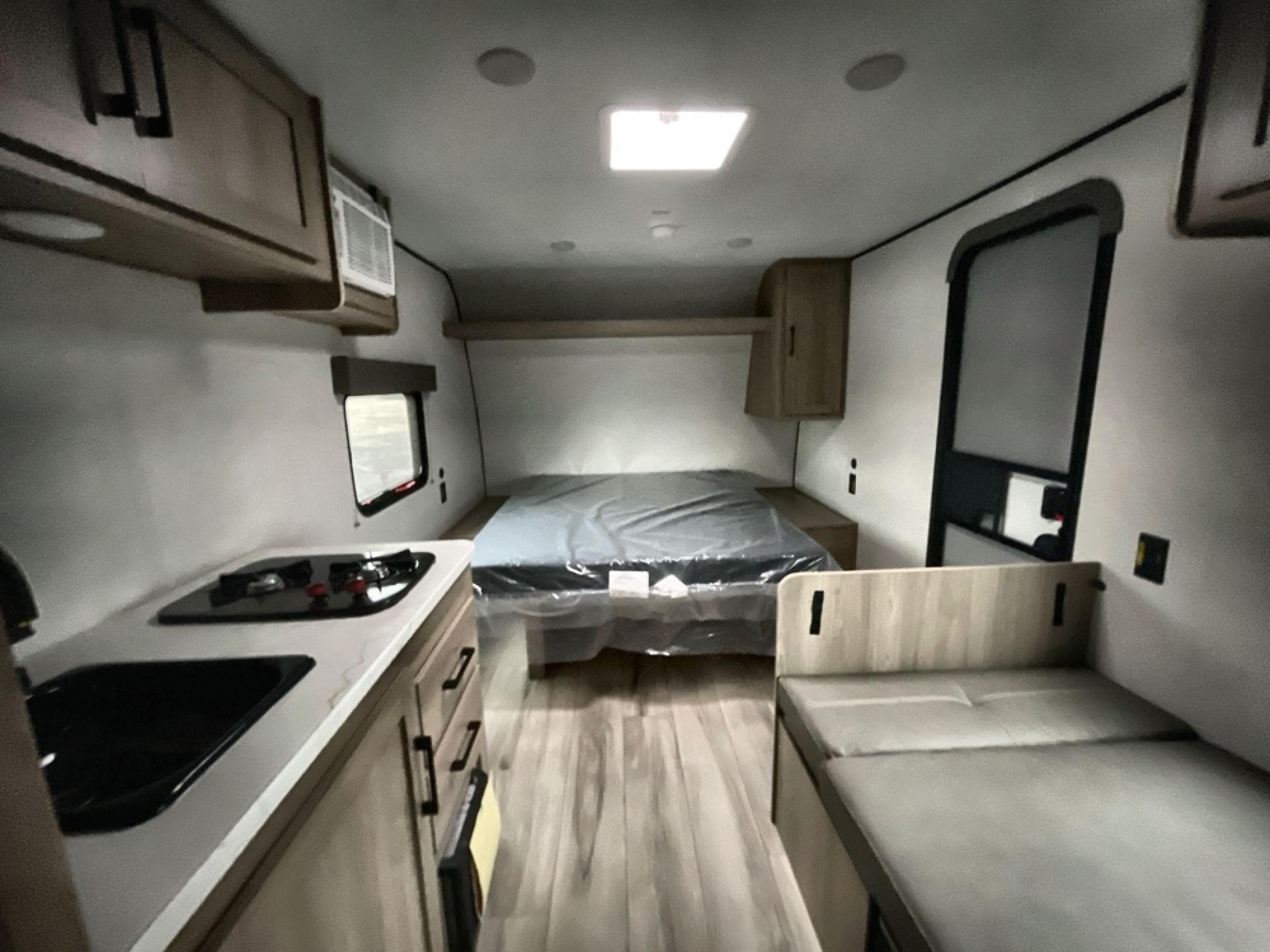 2025 COLEMAN Lantern 17r