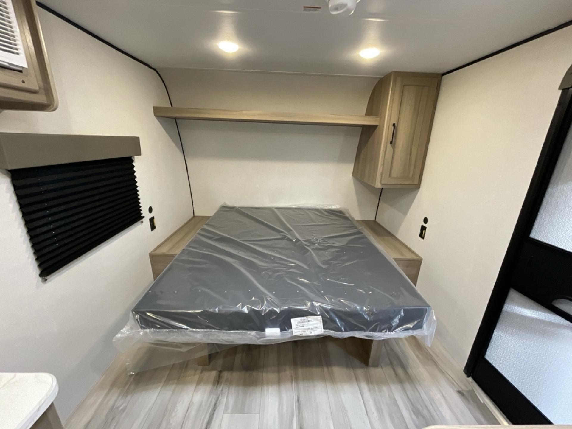 2025 COLEMAN Lantern 17r