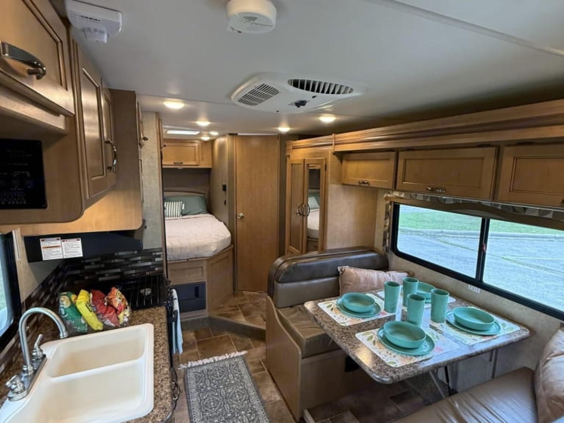 2017 THOR MOTOR COACH CHATEAU 24C
