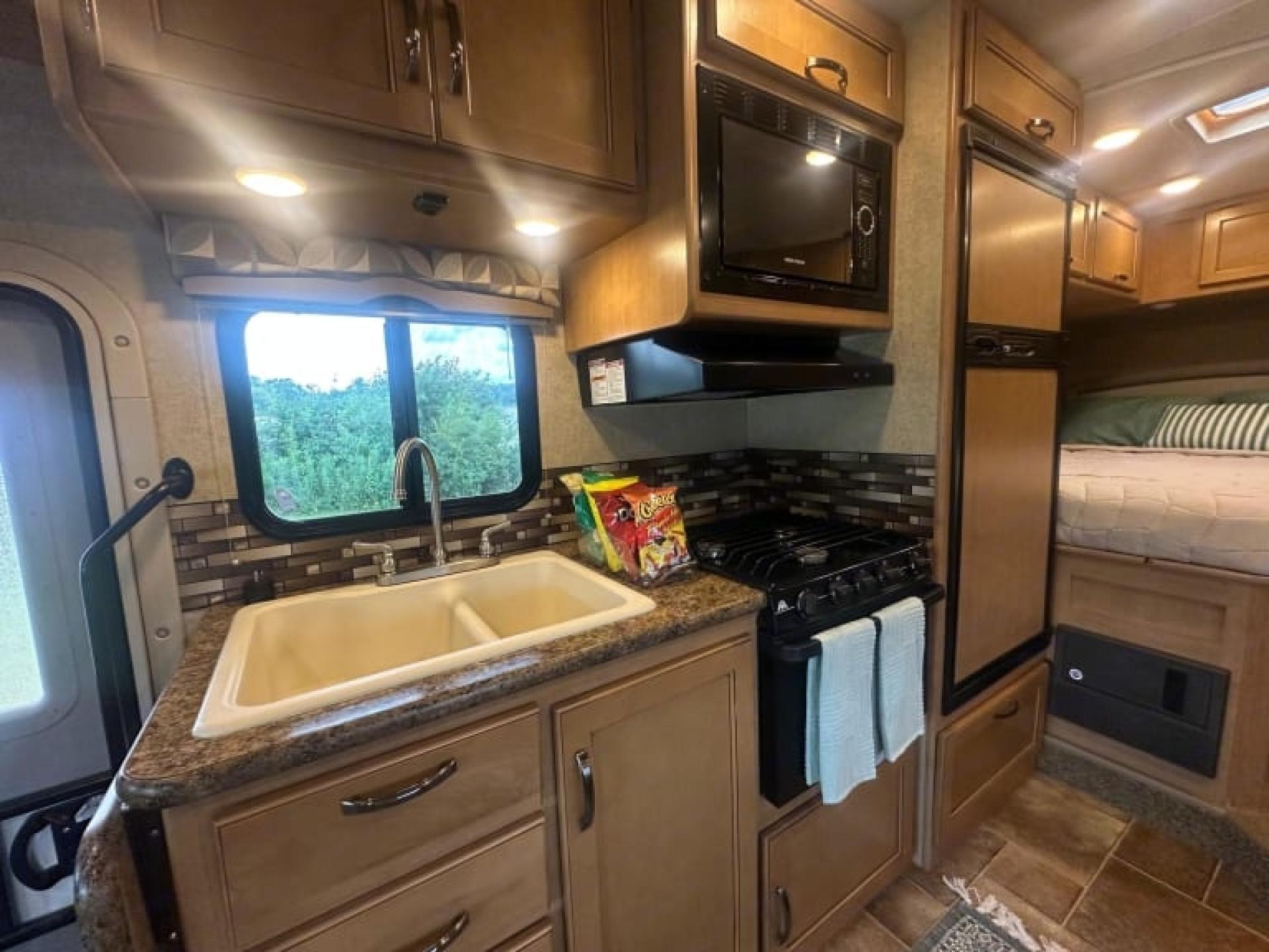 2017 THOR MOTOR COACH CHATEAU 24C