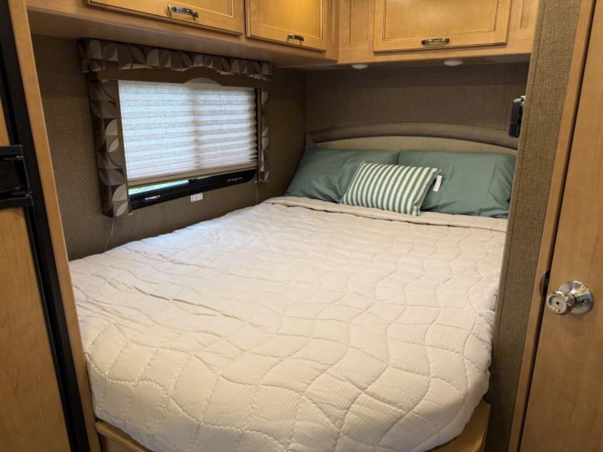 2017 THOR MOTOR COACH CHATEAU 24C