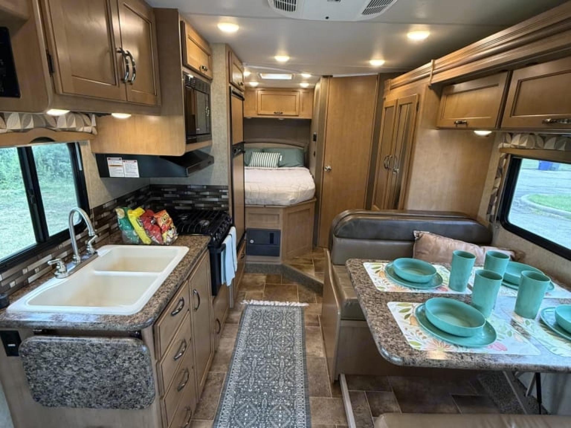 2017 THOR MOTOR COACH CHATEAU 24C