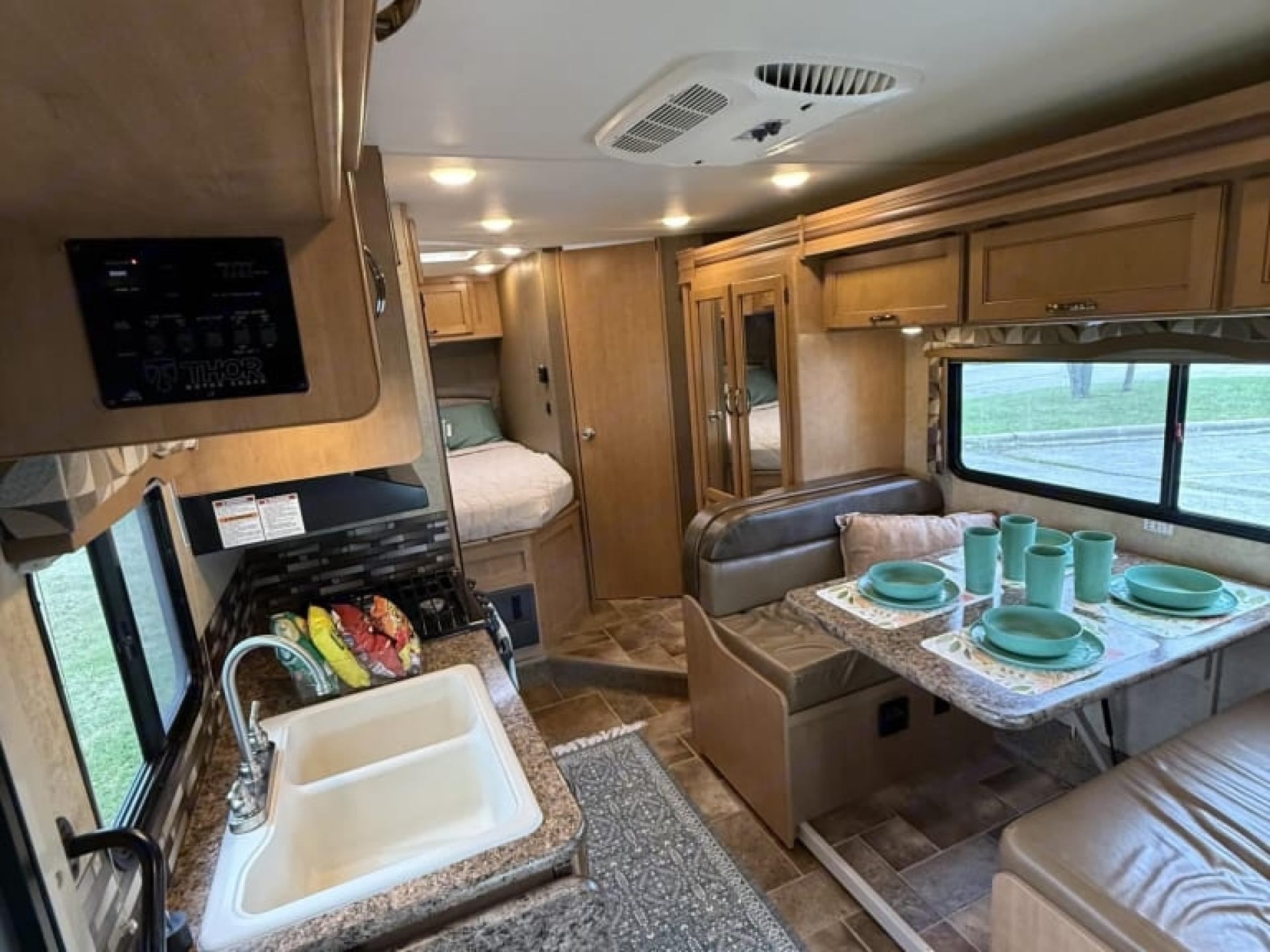 2017 THOR MOTOR COACH CHATEAU 24C