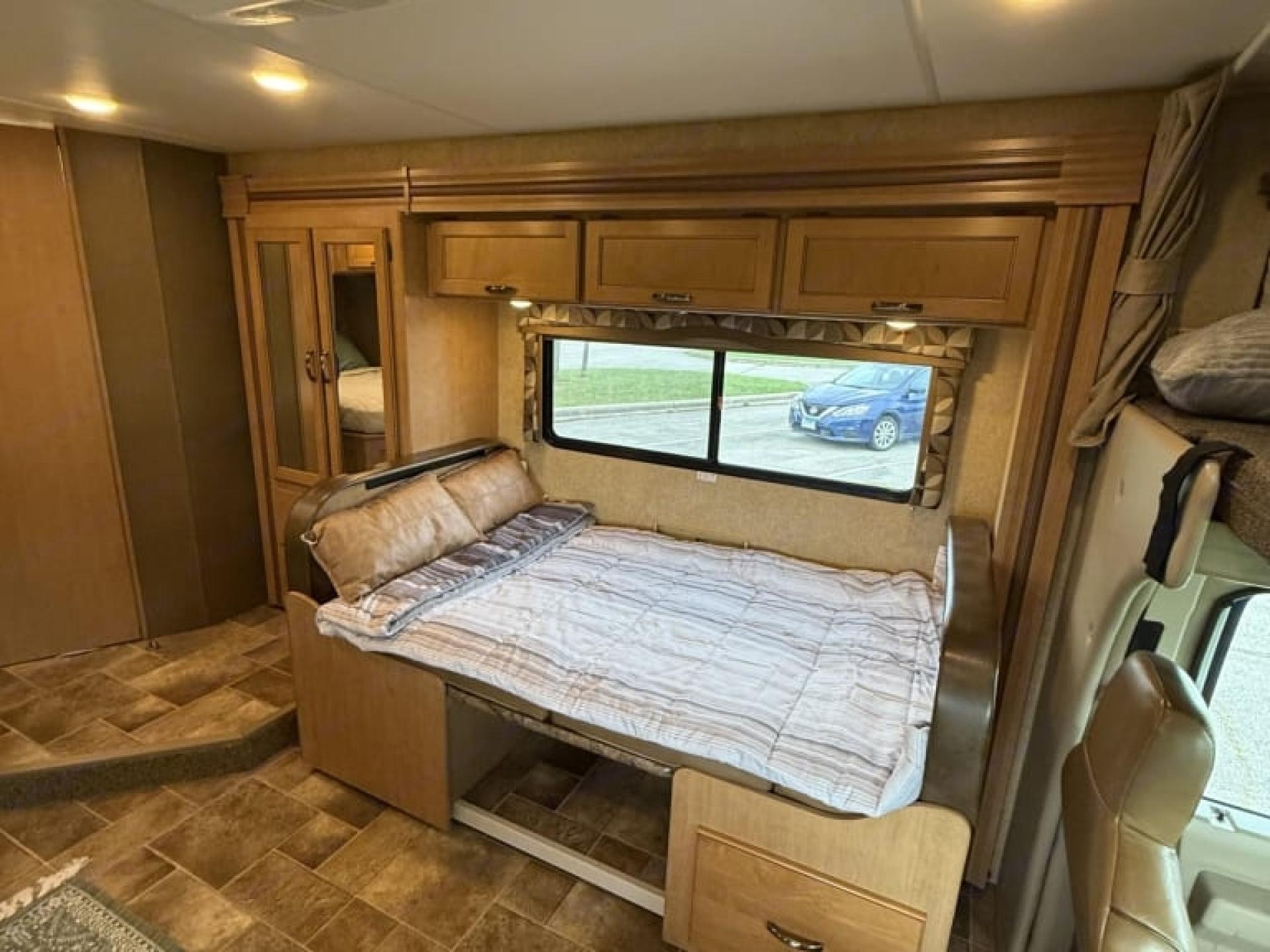 2017 THOR MOTOR COACH CHATEAU 24C