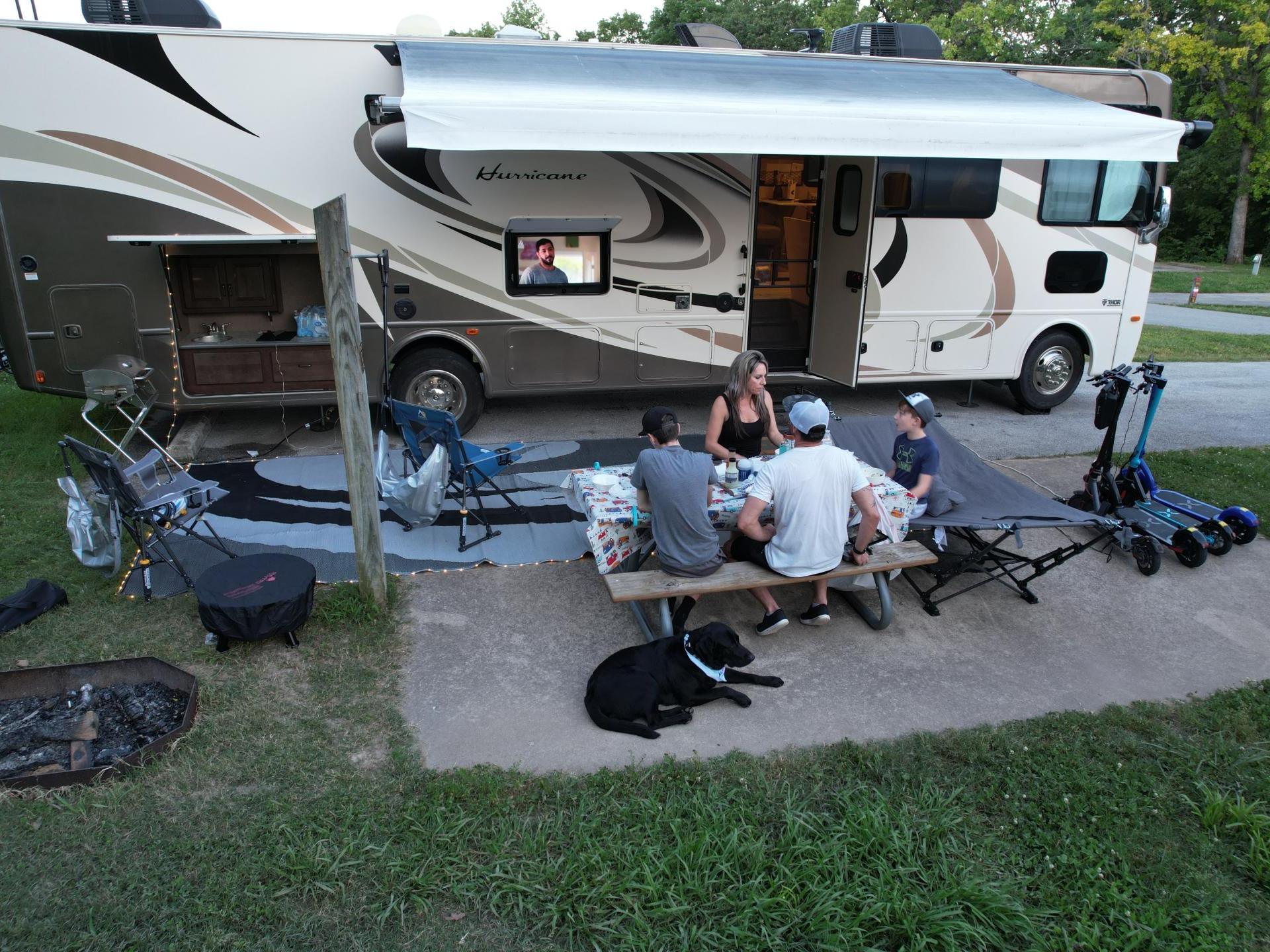 2016 THOR MOTOR COACH HURRICANE 34J