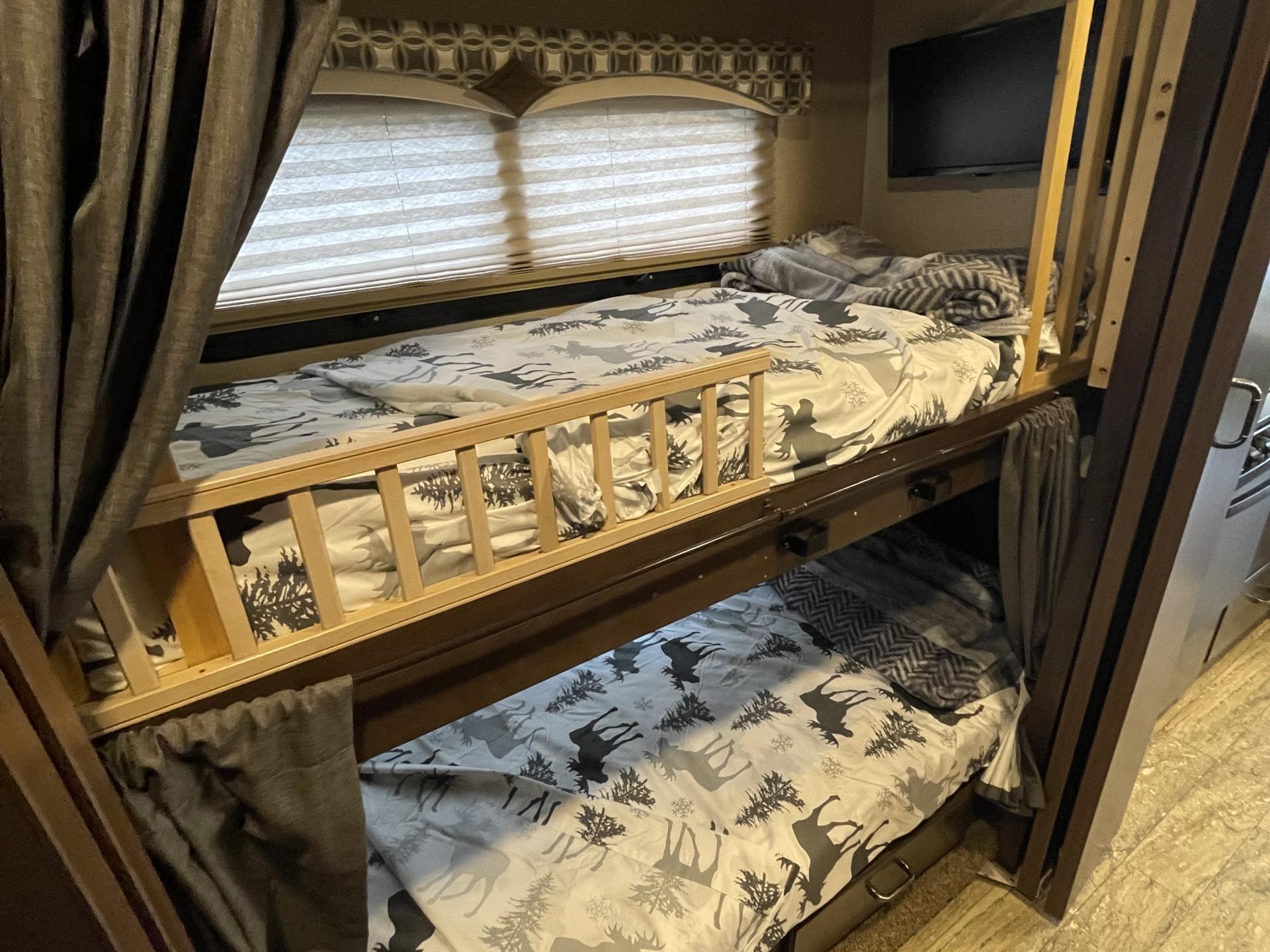 2016 THOR MOTOR COACH HURRICANE 34J