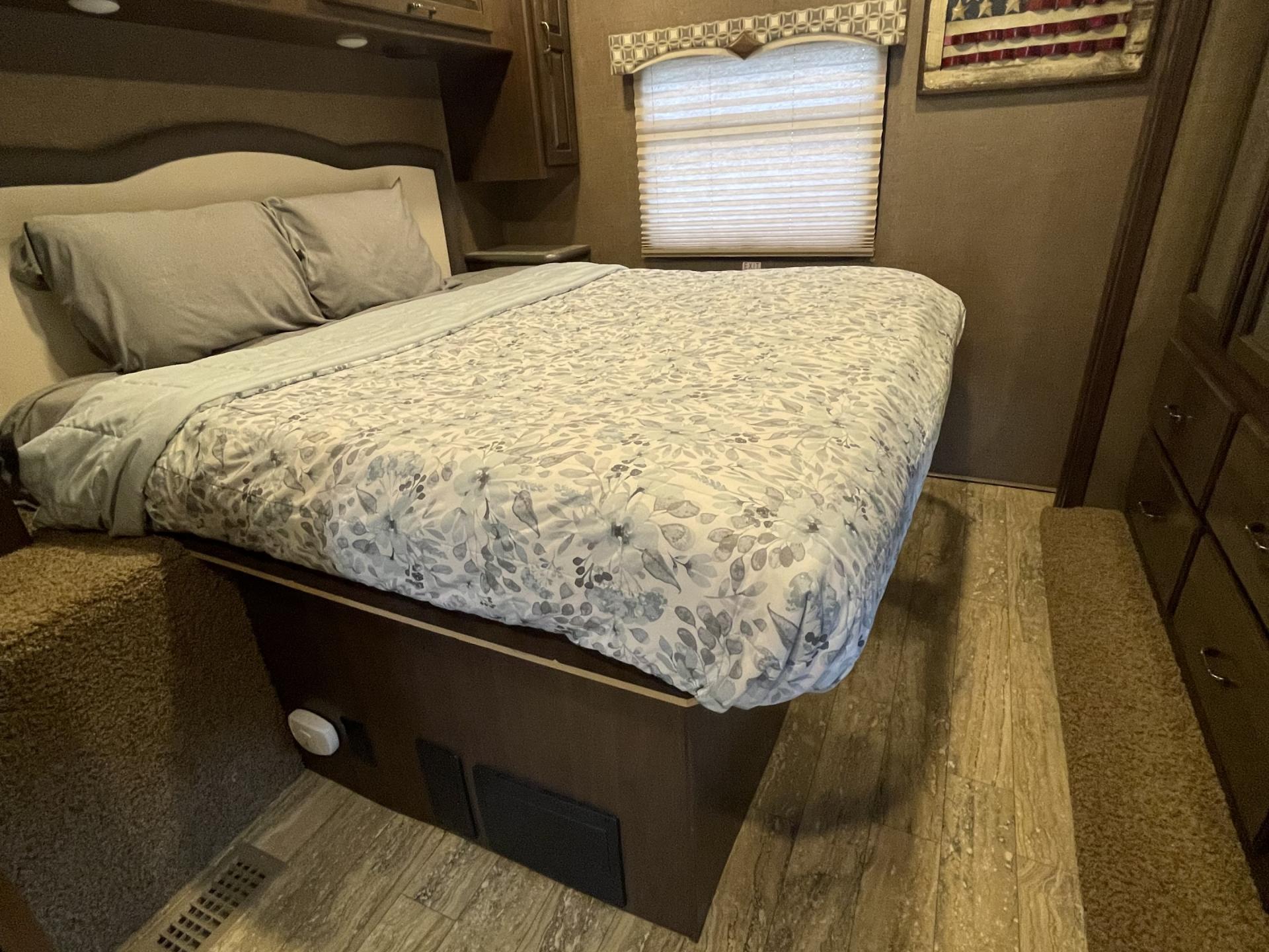2016 THOR MOTOR COACH HURRICANE 34J