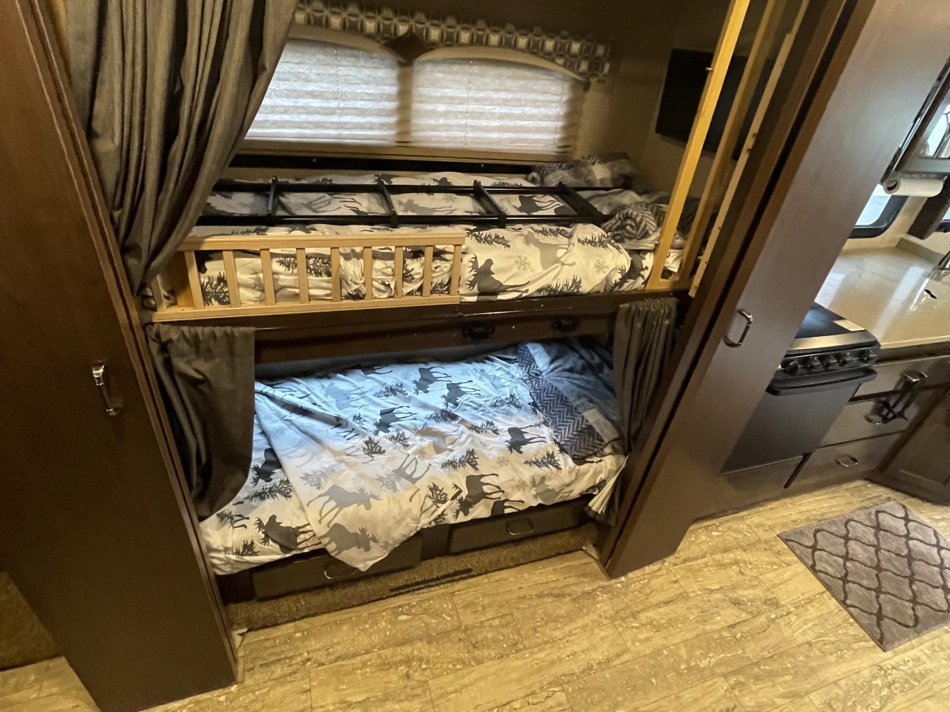 2016 THOR MOTOR COACH HURRICANE 34J