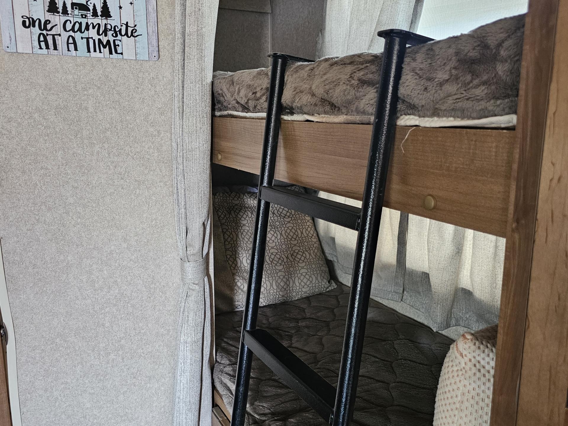 2018 FOREST RIVER ROCKWOOD MINI LITE 2306