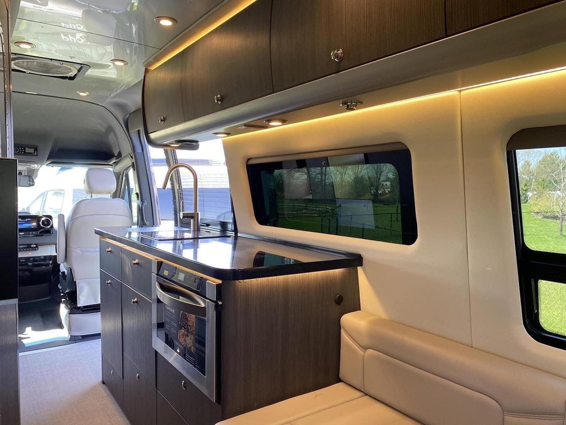 2025 AIRSTREAM INTERSTATE