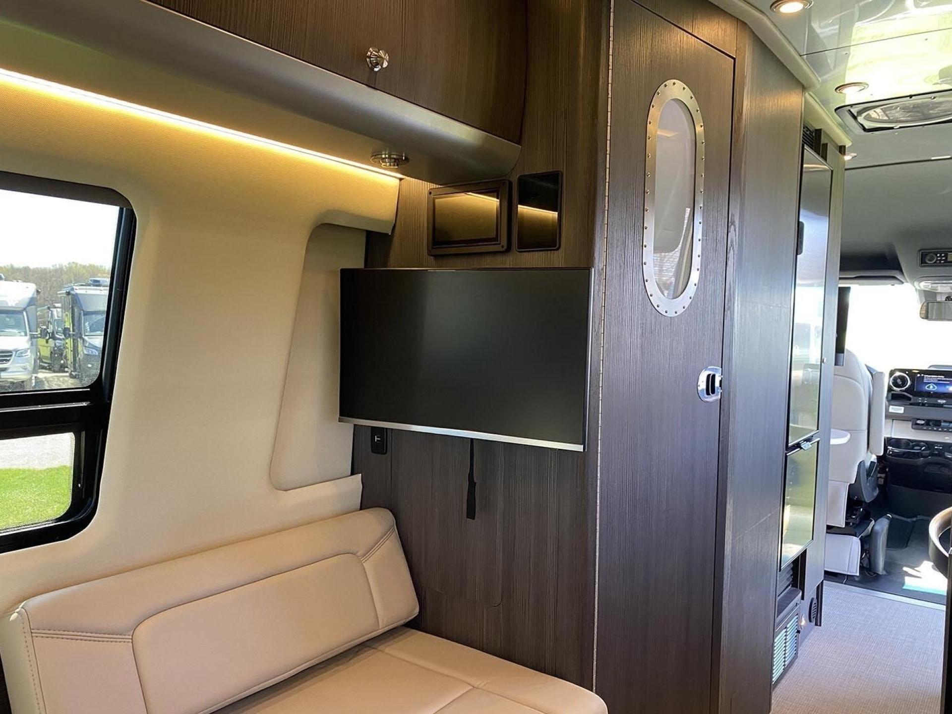 2025 AIRSTREAM INTERSTATE
