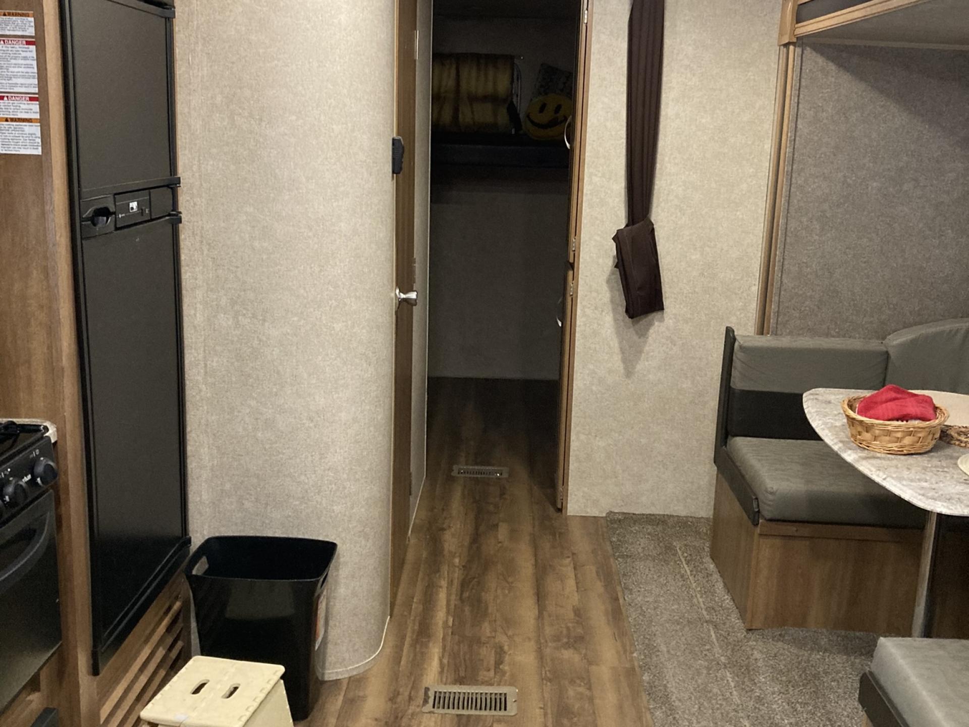 2018 COACHMEN CATALINA 291QBCK