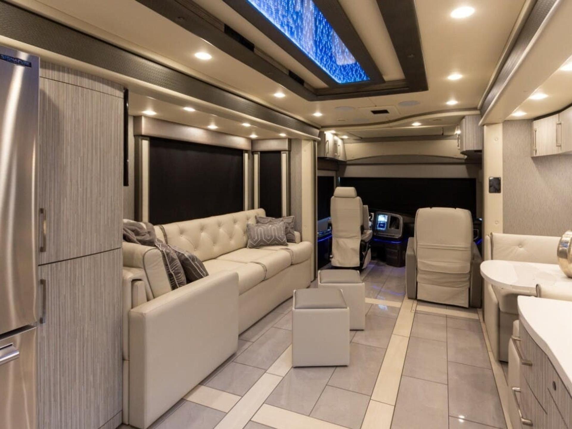 2025 FORETRAVEL REALM