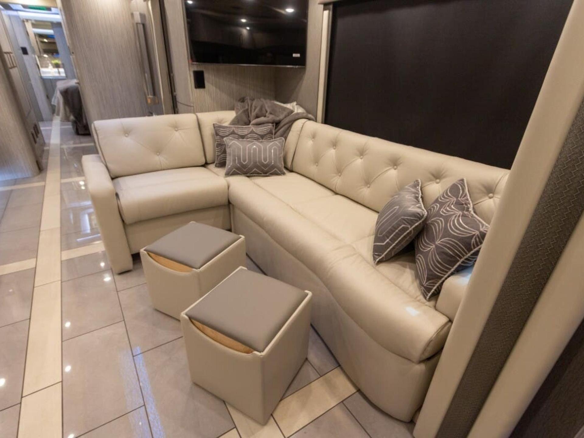 2025 FORETRAVEL REALM