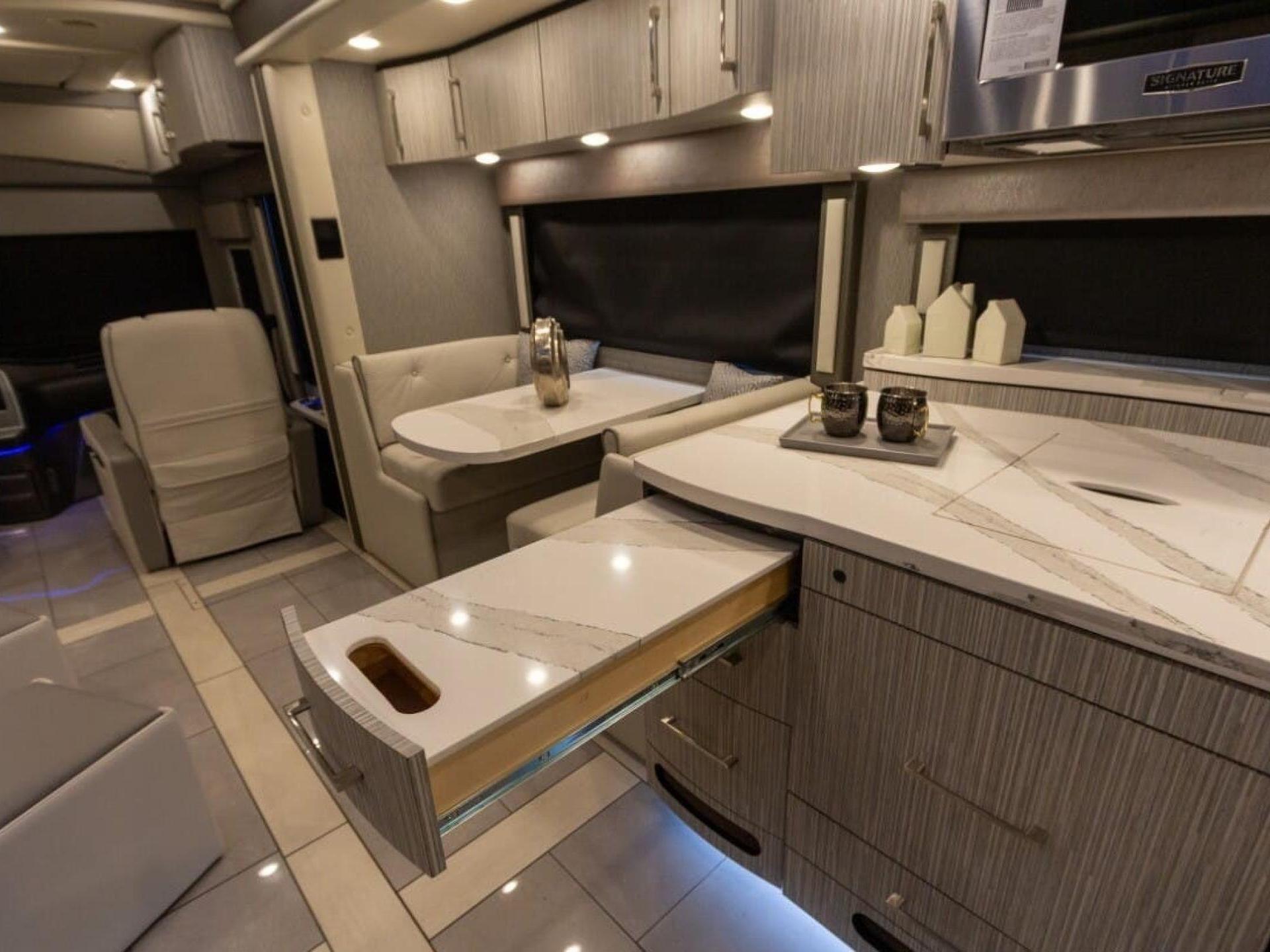 2025 FORETRAVEL REALM