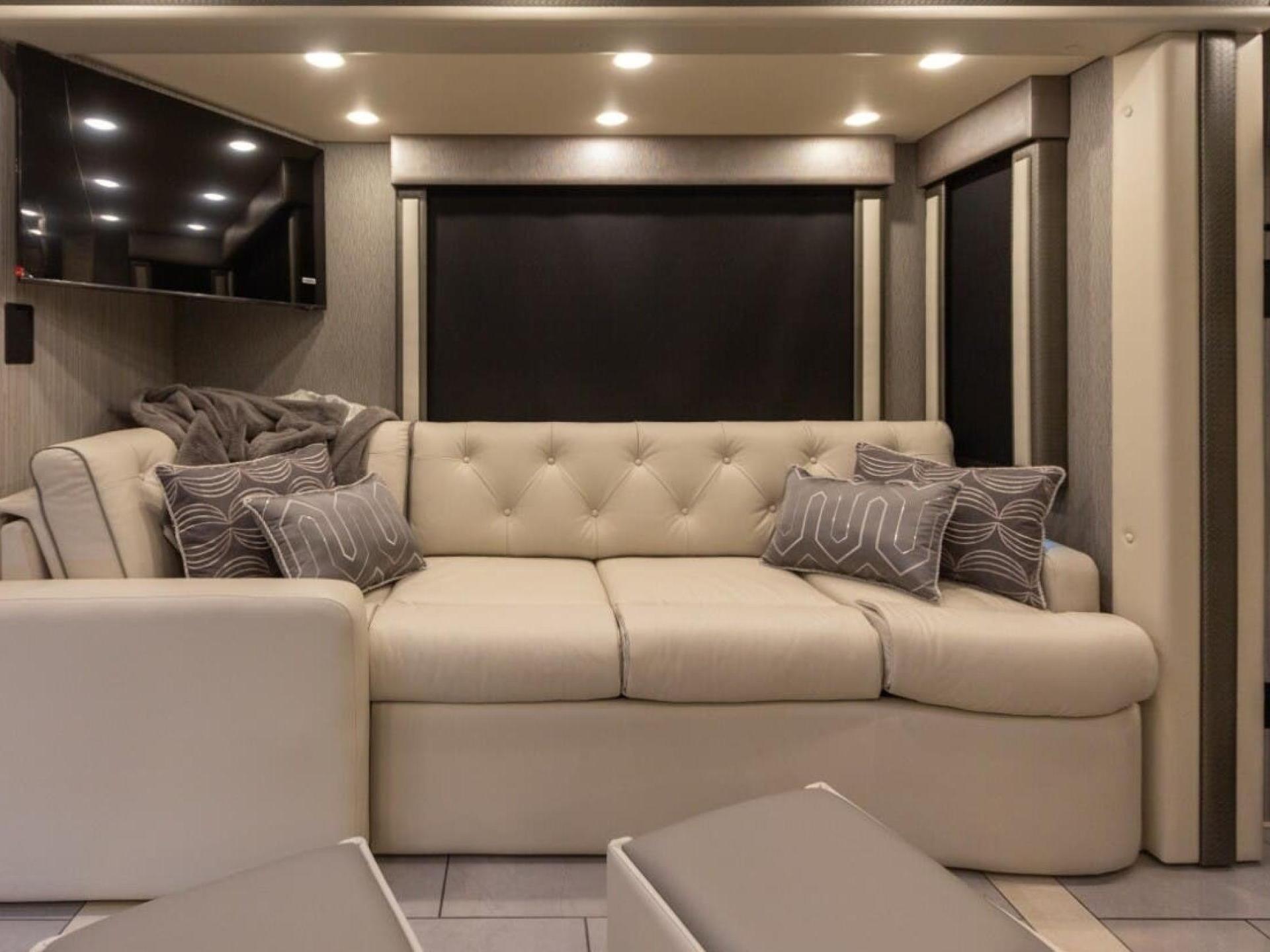 2025 FORETRAVEL REALM