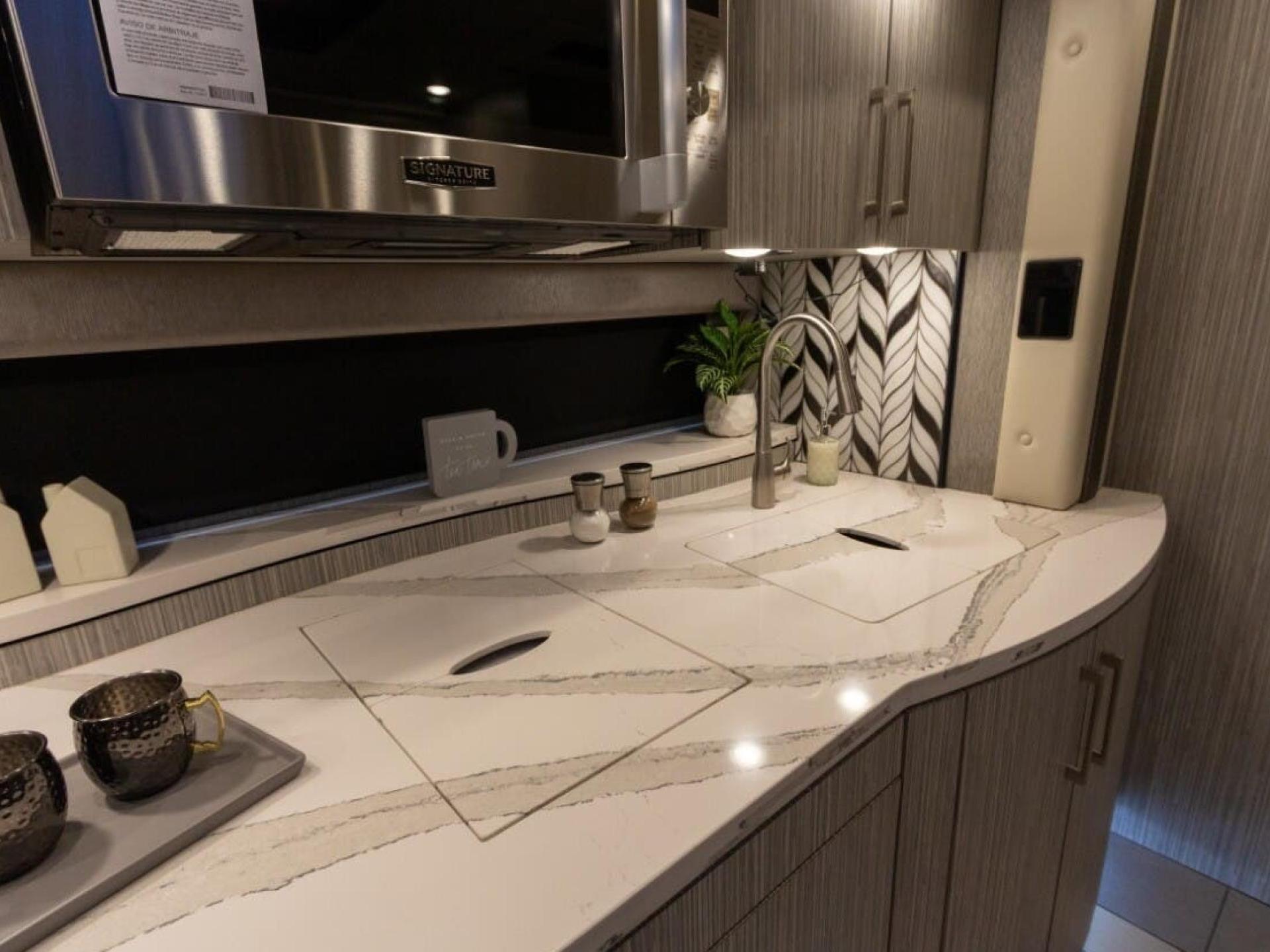 2025 FORETRAVEL REALM