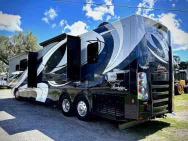 2022 FOREST RIVER BERKSHIRE XLT 45CA